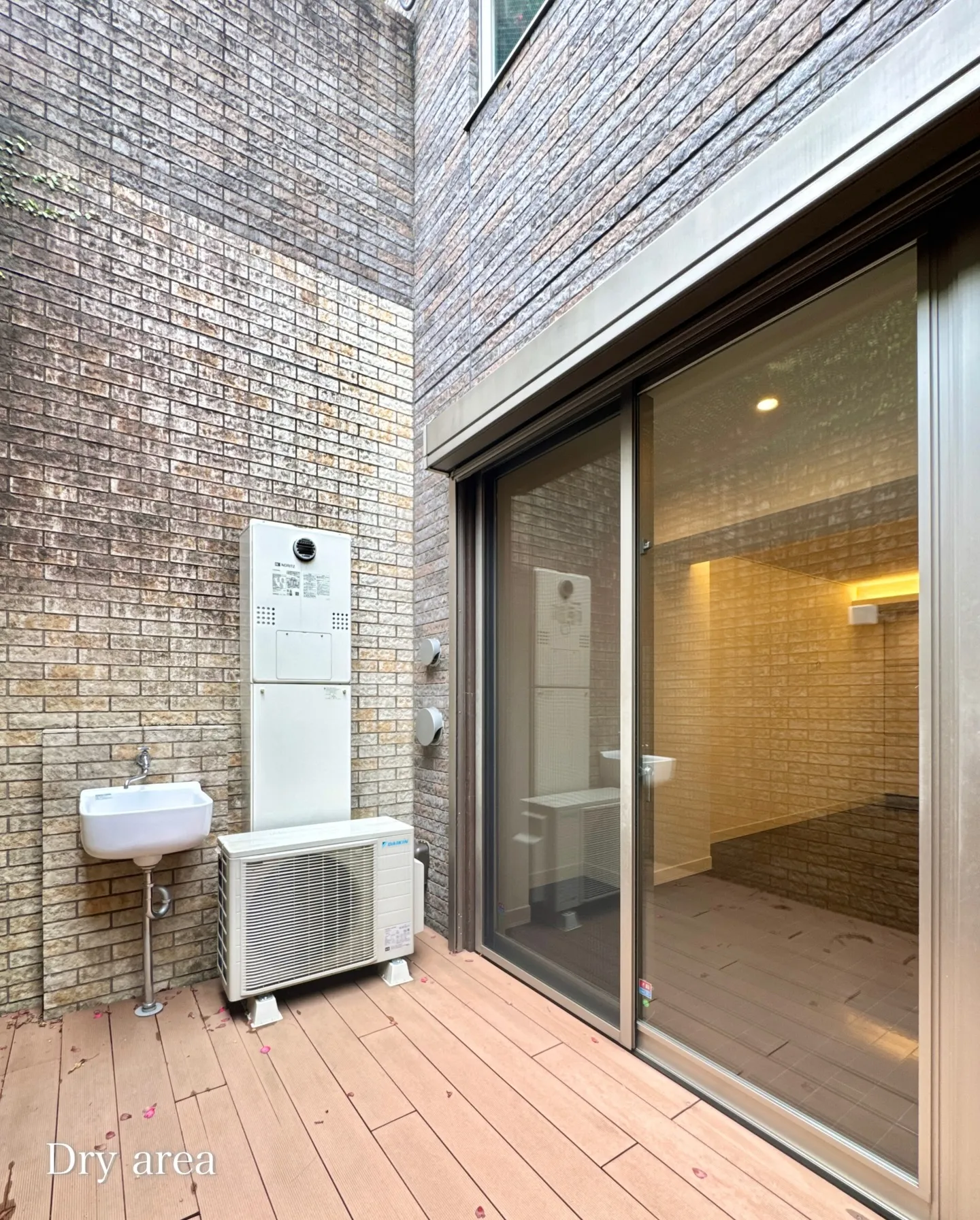 小田原線「代々木上原駅」徒歩6分、京王線「幡ヶ谷駅」徒歩12...