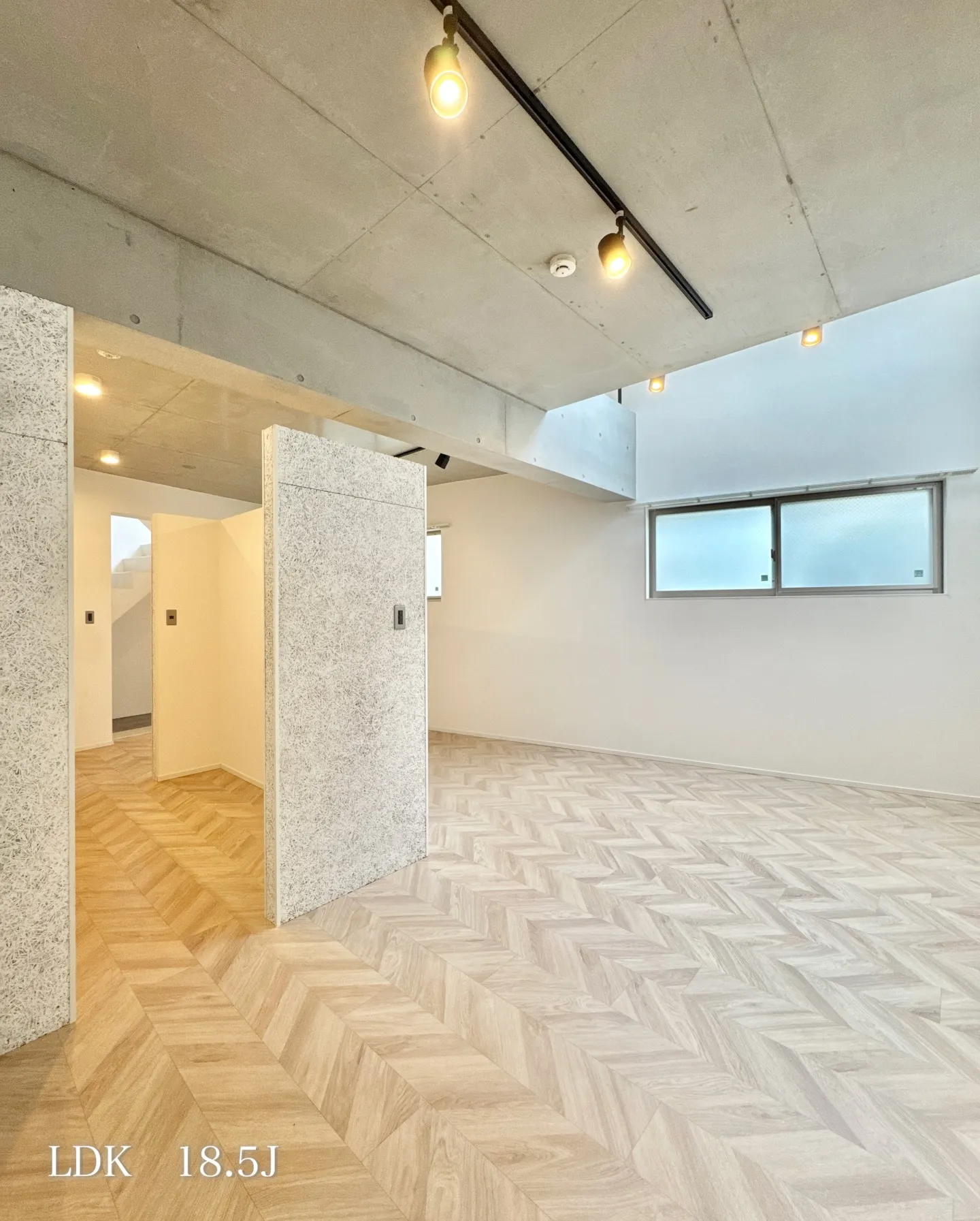 東京都世田谷区代沢に位置するモダンなデザインが魅力の物件です...