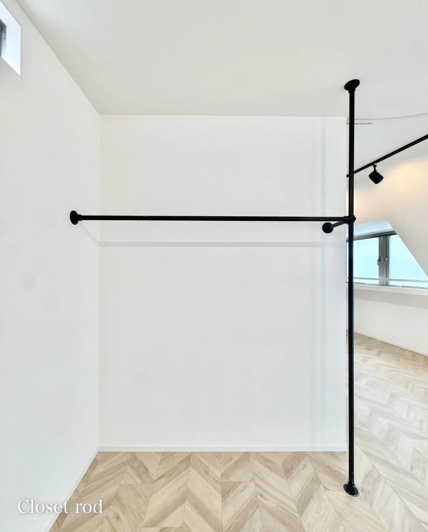 東京都世田谷区代沢に位置するモダンなデザインが魅力の物件です...