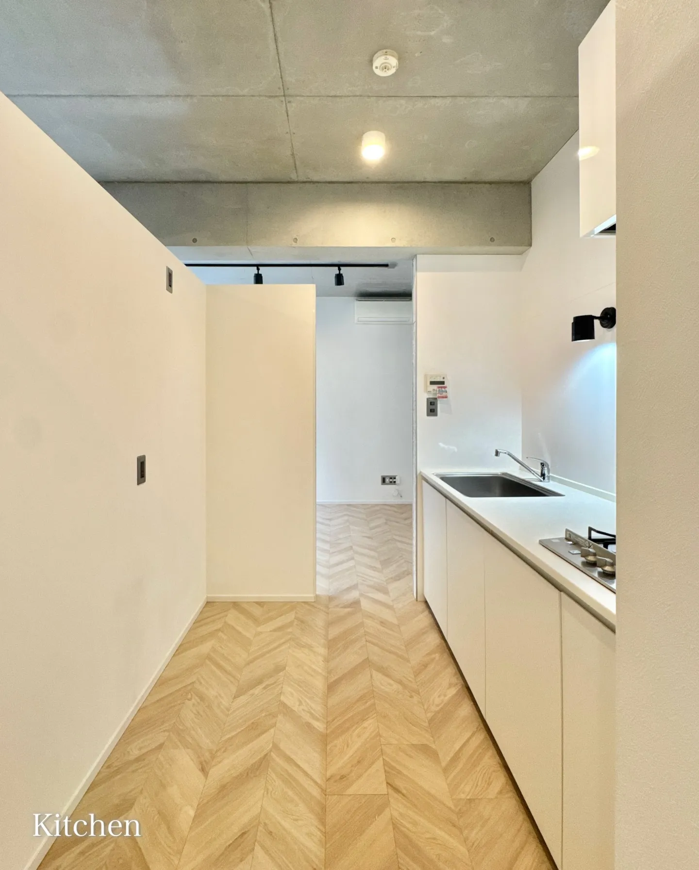 東京都世田谷区代沢に位置するモダンなデザインが魅力の物件です...