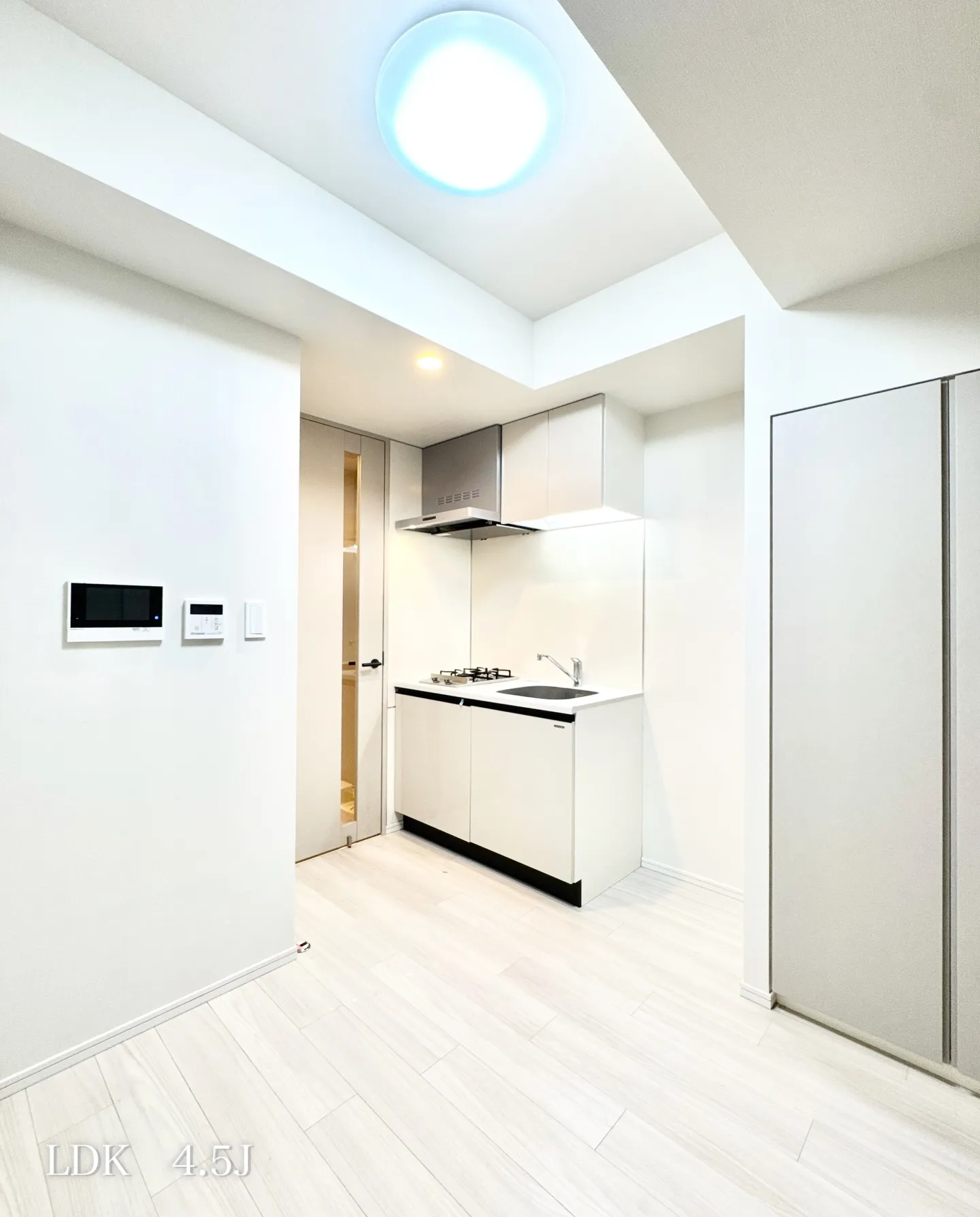 最寄り駅は都営新宿線「菊川駅」徒歩4分。