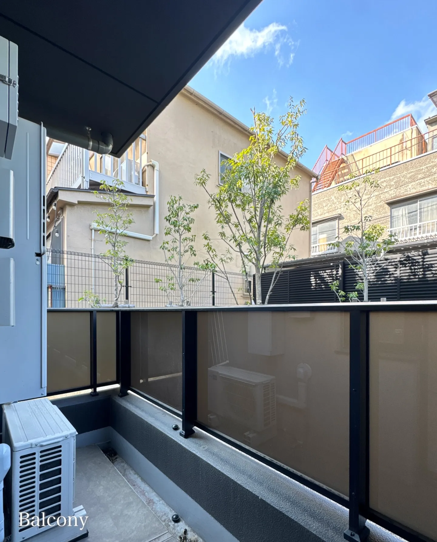 最寄り駅は都営新宿線「菊川駅」徒歩4分。