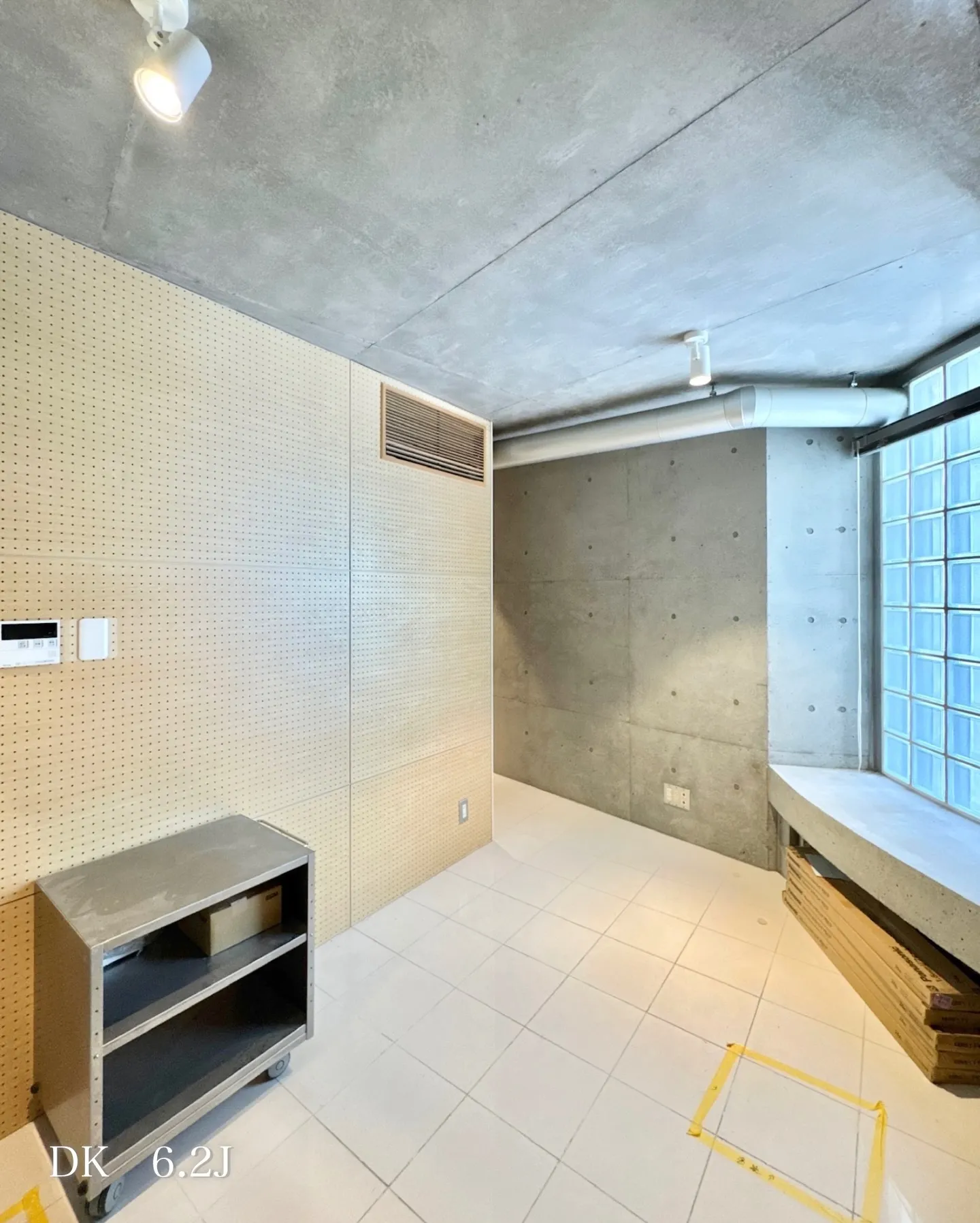 東京都目黒区祐天寺にある地上7階建てのマンションです。