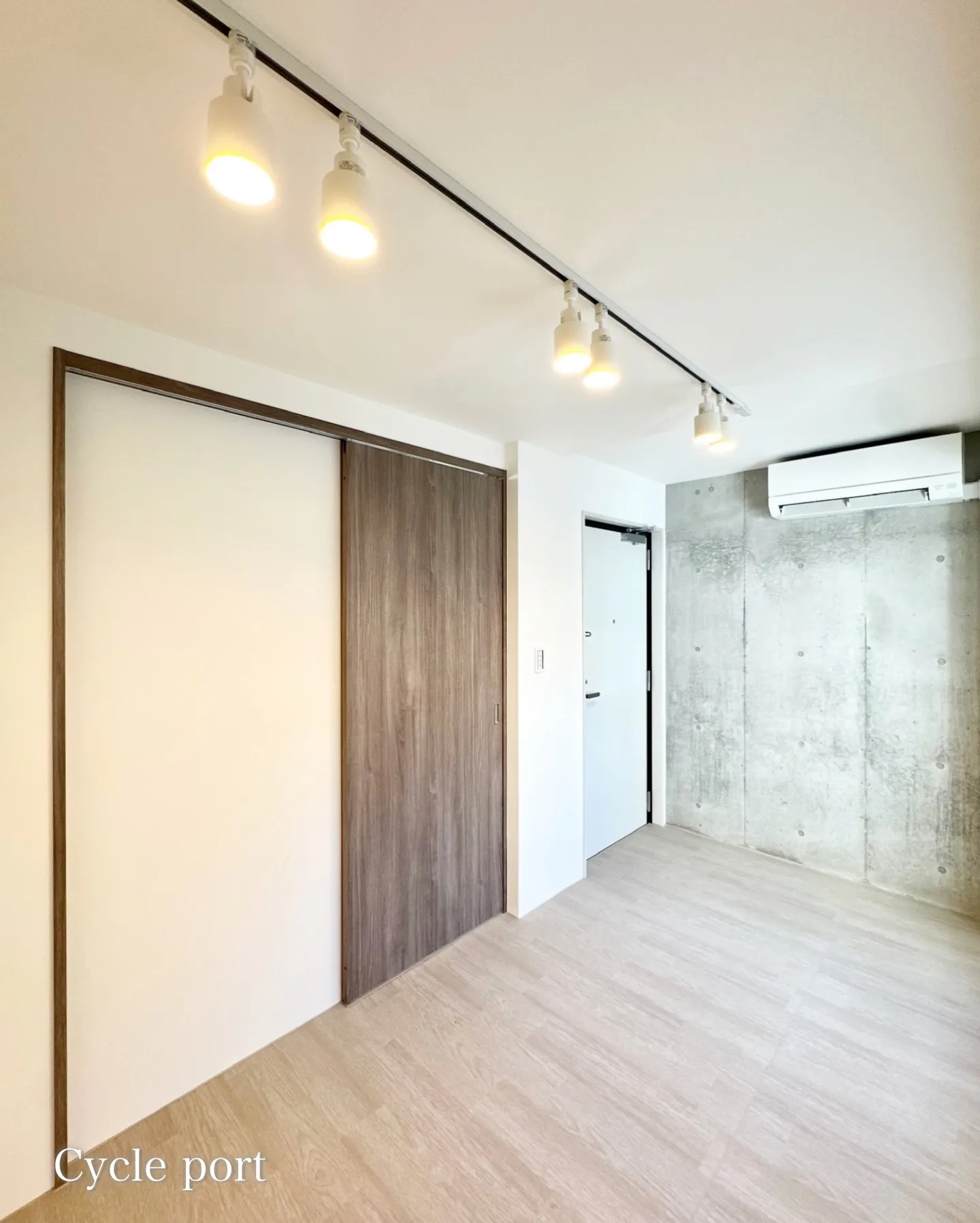 東京メトロ日比谷線人形町より徒歩3分の立地。