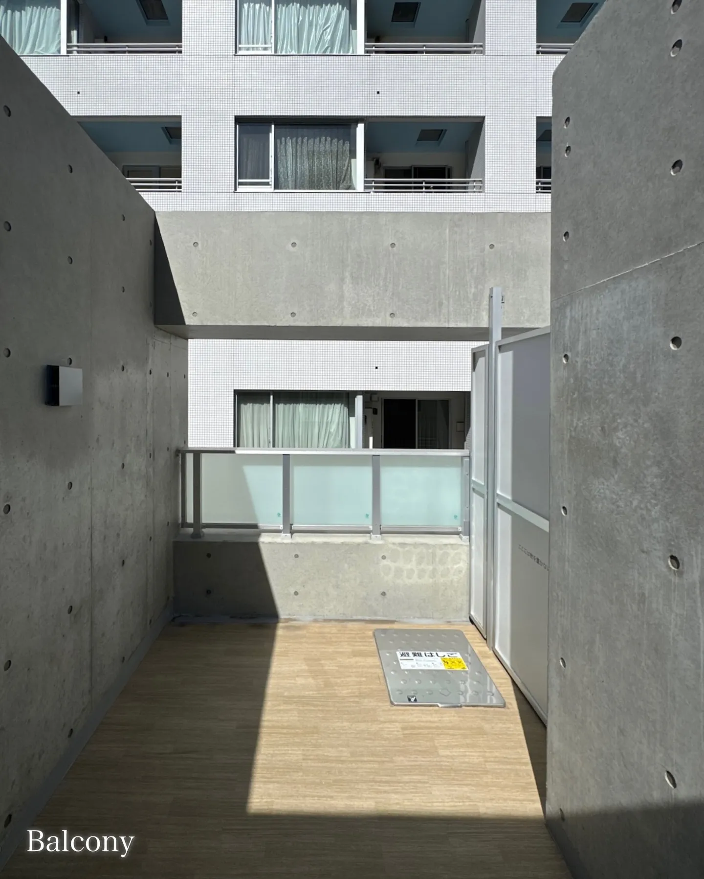 東京メトロ日比谷線人形町より徒歩3分の立地。