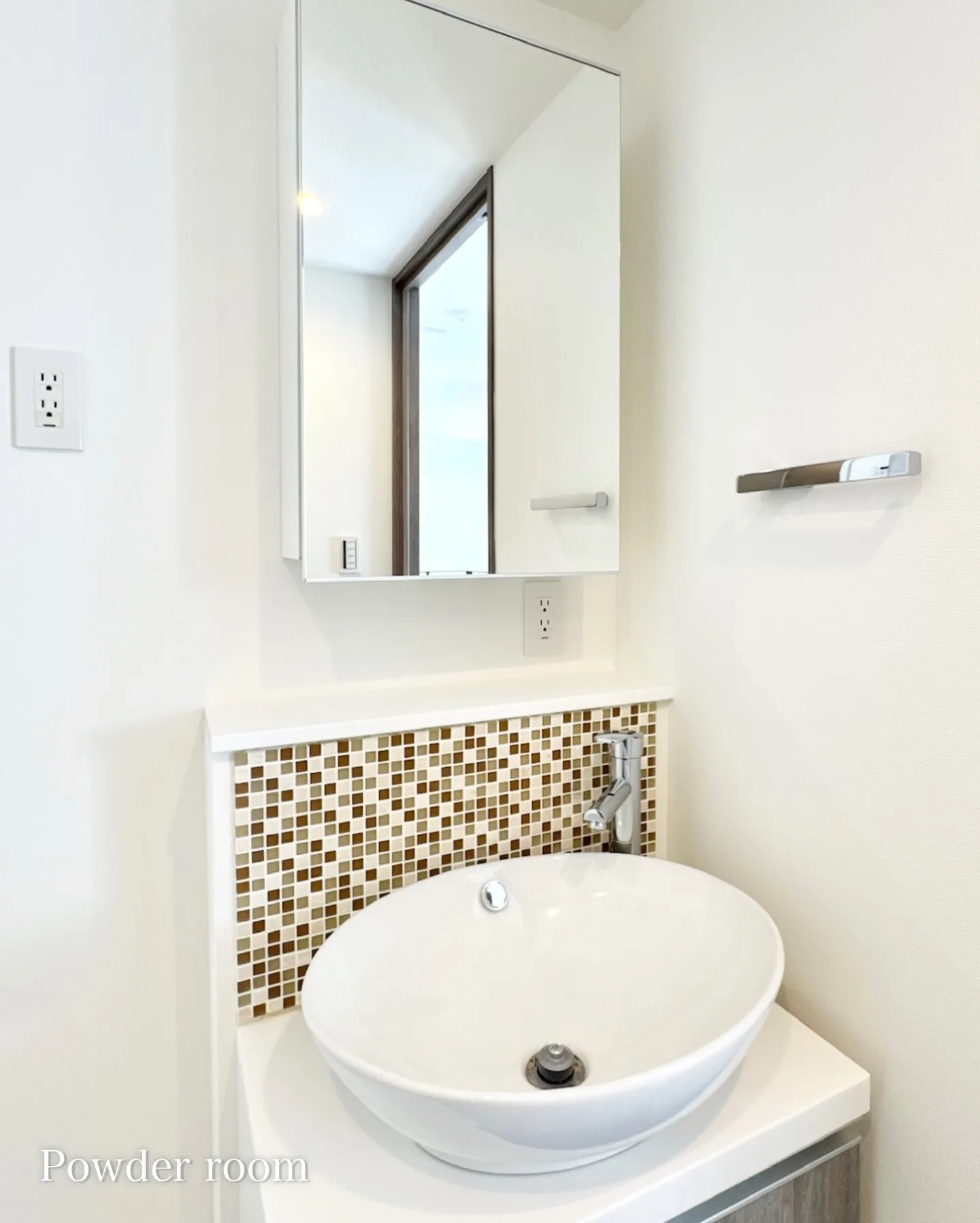 東京メトロ日比谷線人形町より徒歩3分の立地。