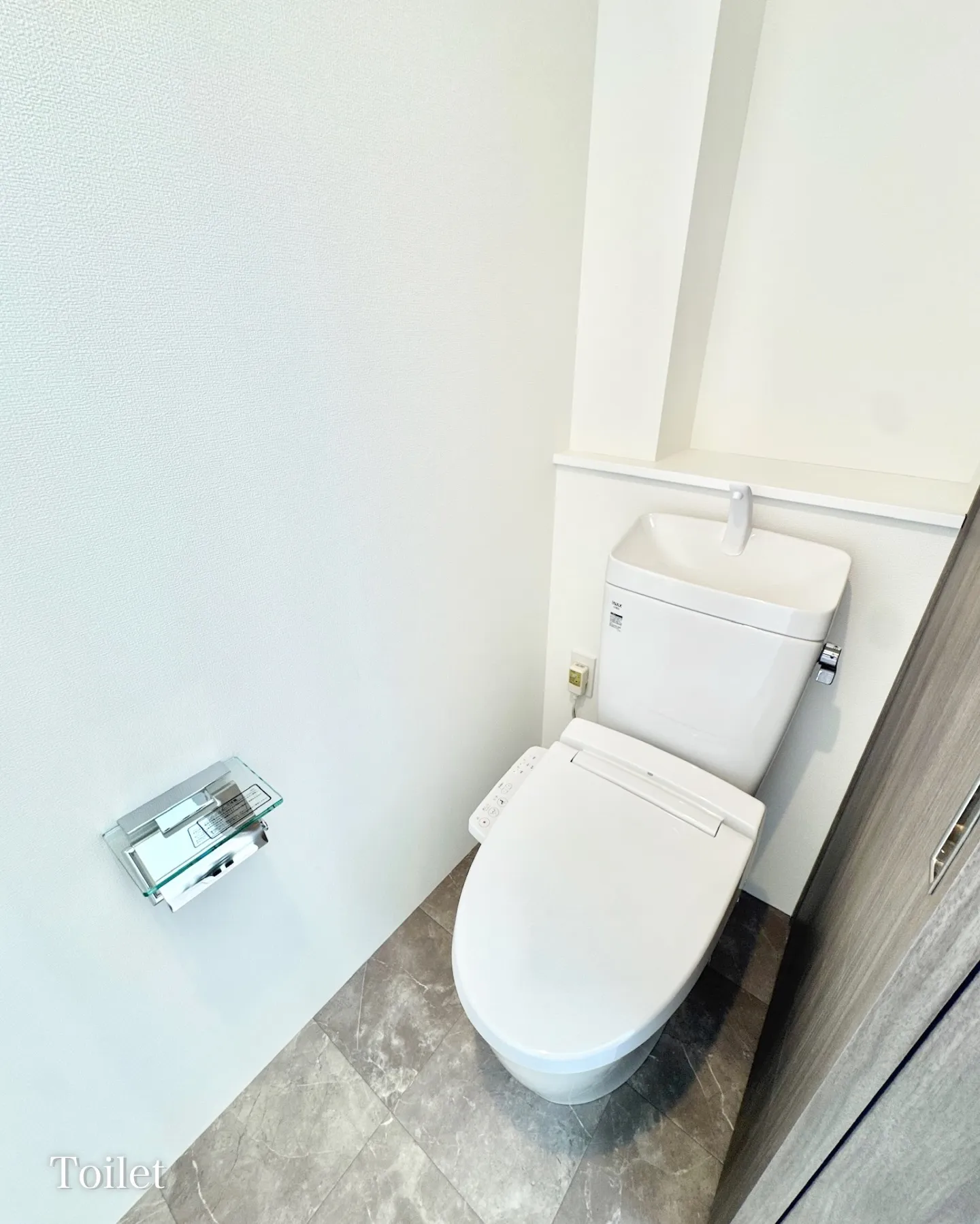 東京メトロ日比谷線人形町より徒歩3分の立地。