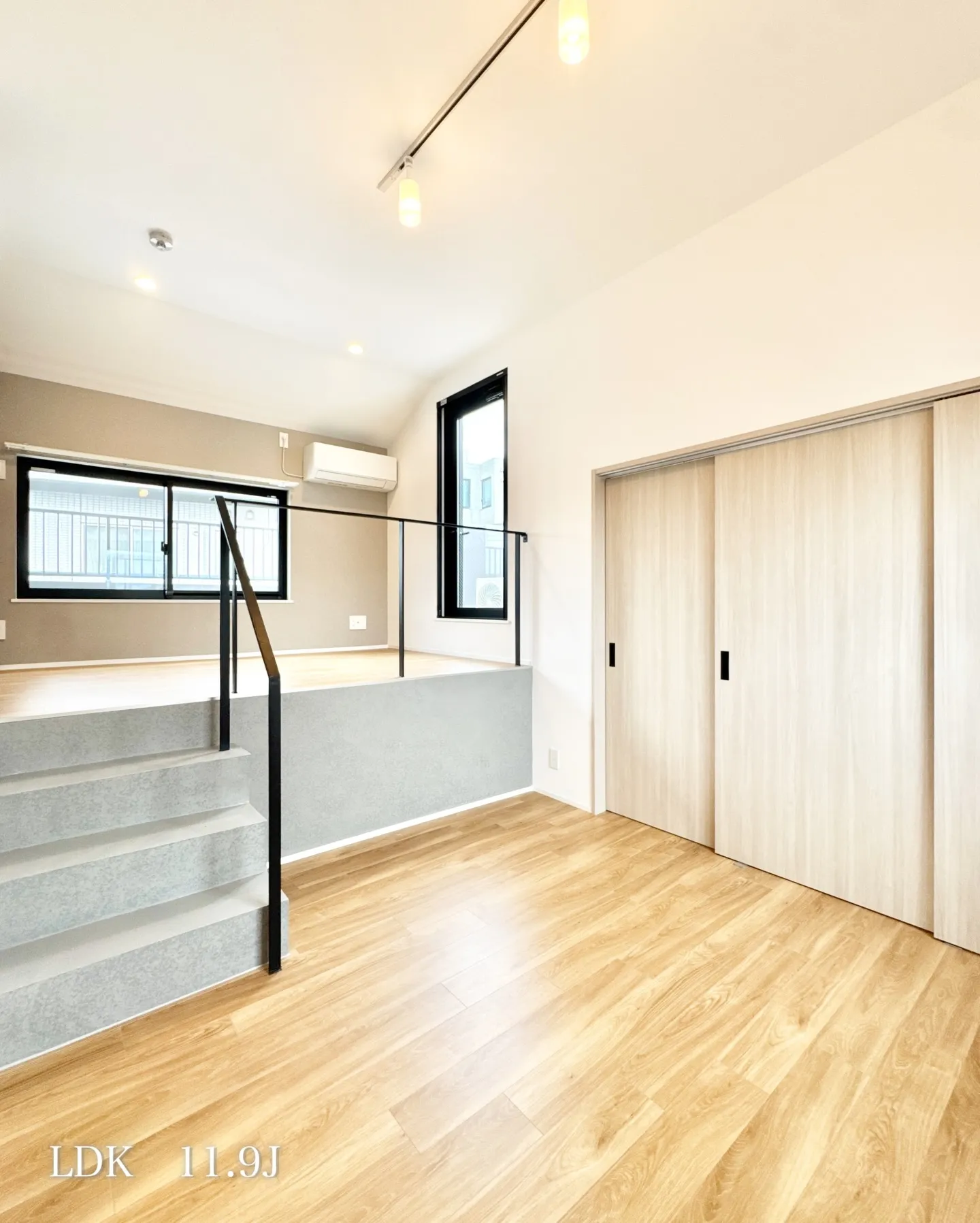 JR総武・中央央緩⾏線「⻄荻窪」駅まで徒歩7分。