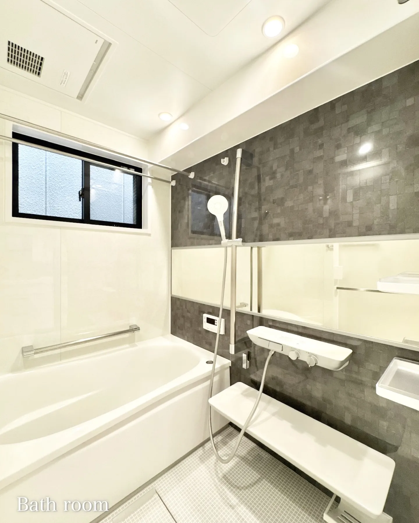 東日本橋エリアに建つ高級賃貸マンション。