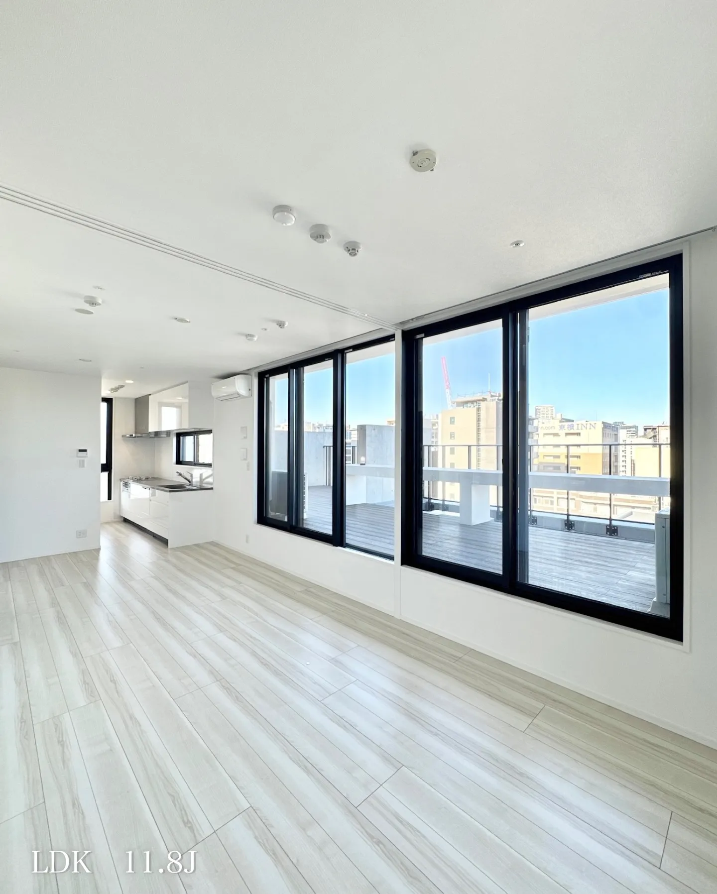 JR中央・総武線「浅草橋駅」徒歩4分に位置する「シーズンフラ...