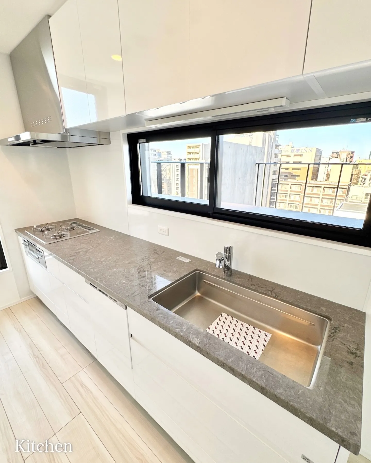 JR中央・総武線「浅草橋駅」徒歩4分に位置する「シーズンフラ...