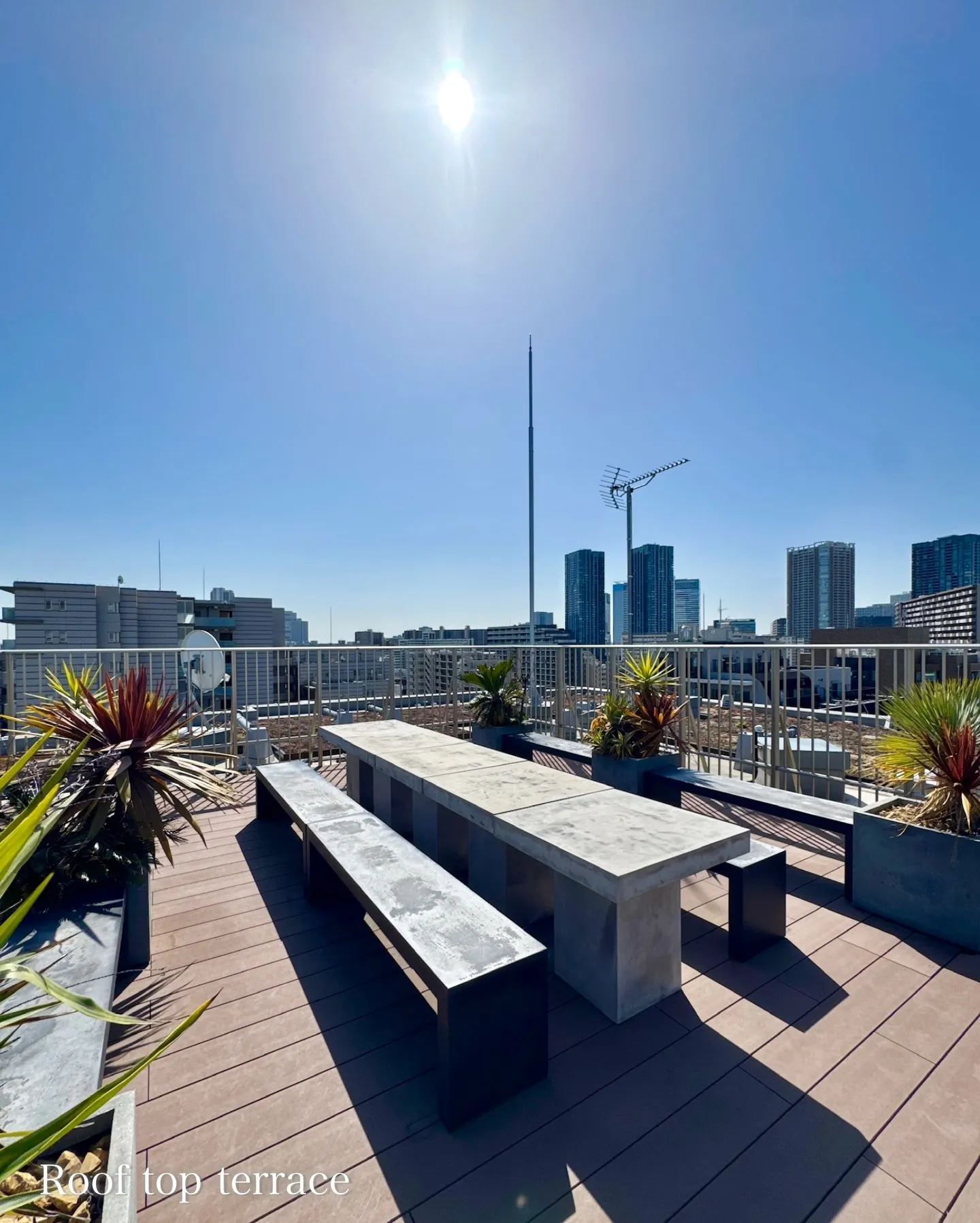 リモートワークの標準化やオフィスの分散化、ワーケーションの採...