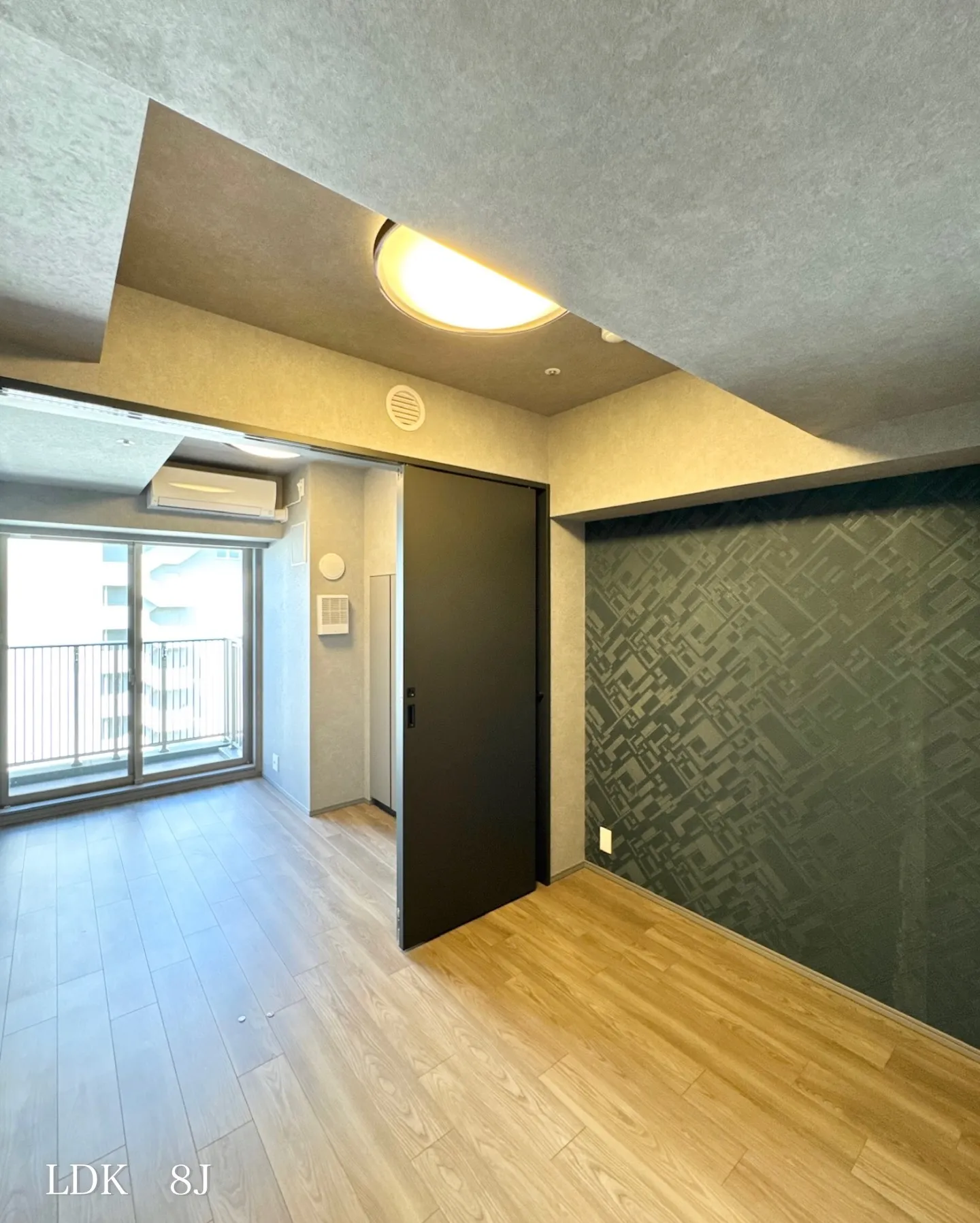 リモートワークの標準化やオフィスの分散化、ワーケーションの採...