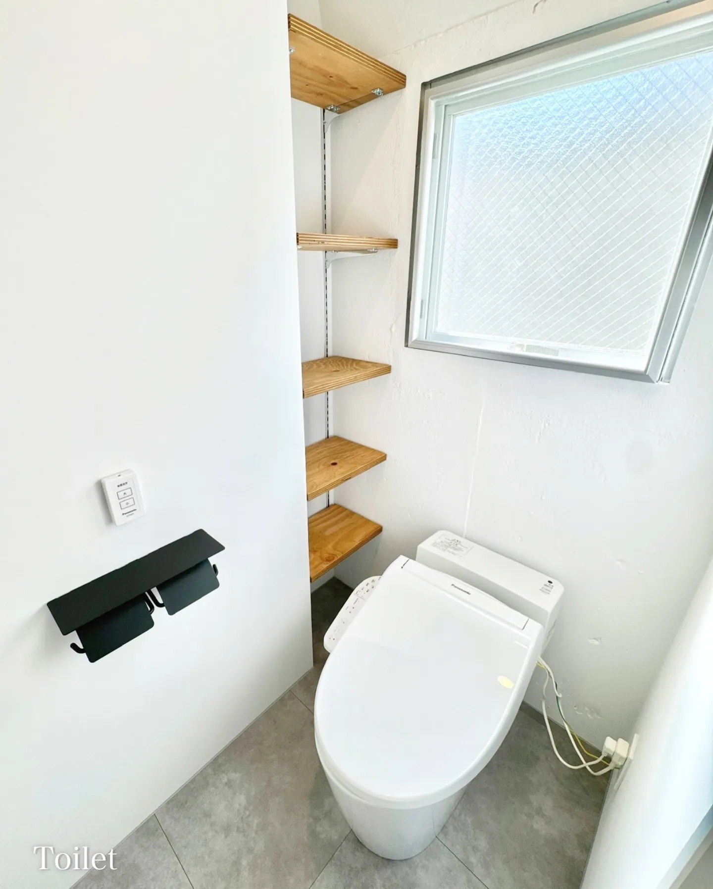 「三栄通り」沿いに位置し、静かな住宅街とビジネスエリアが融合...