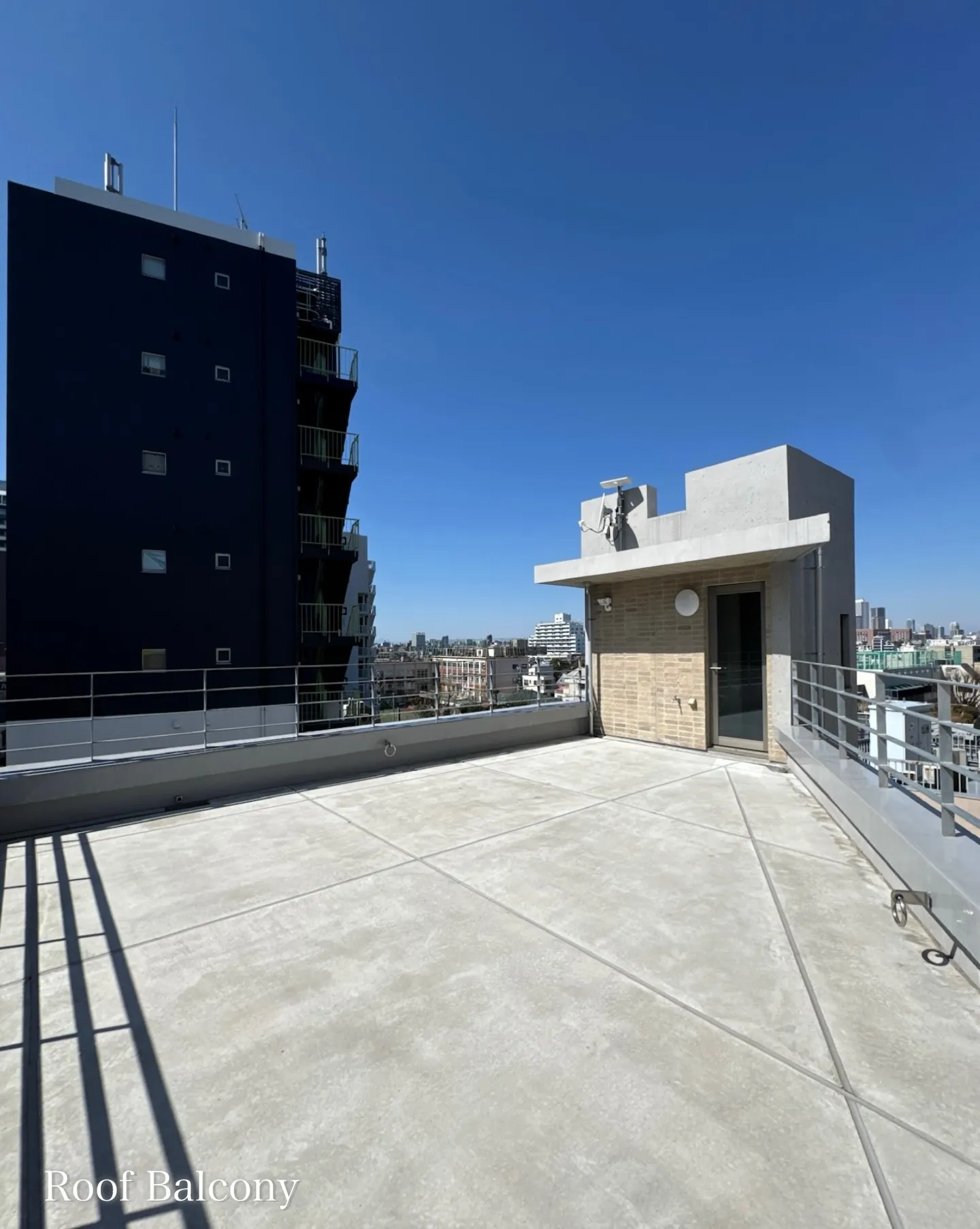 新宿区北山伏町に建つ、高級賃貸マンションです。