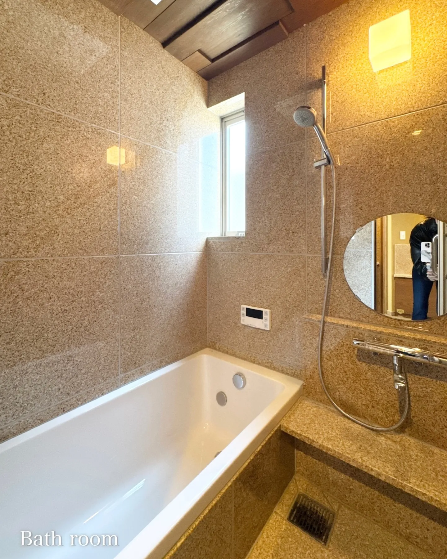 新宿区北山伏町に建つ、高級賃貸マンションです。