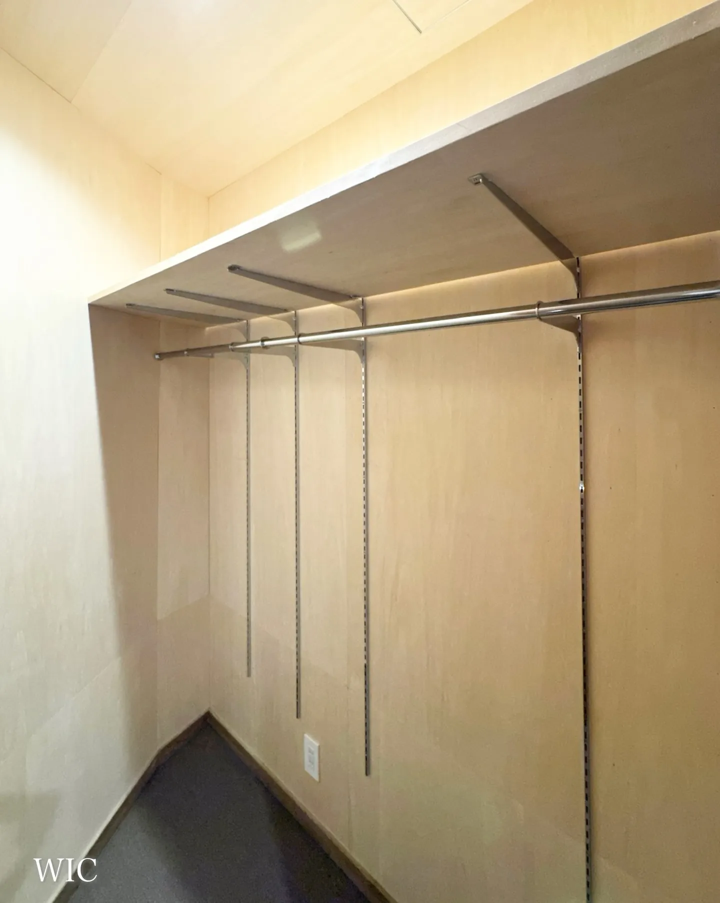 新宿区北山伏町に建つ、高級賃貸マンションです。