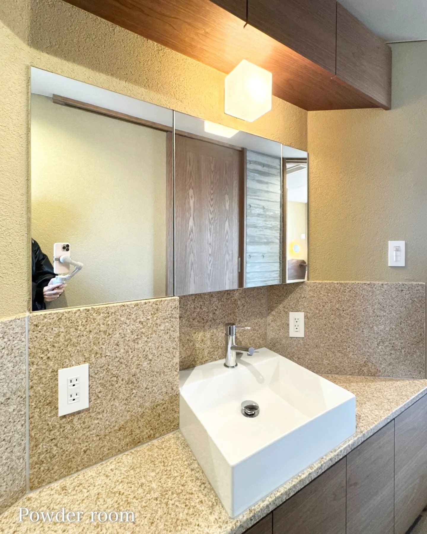 新宿区北山伏町に建つ、高級賃貸マンションです。