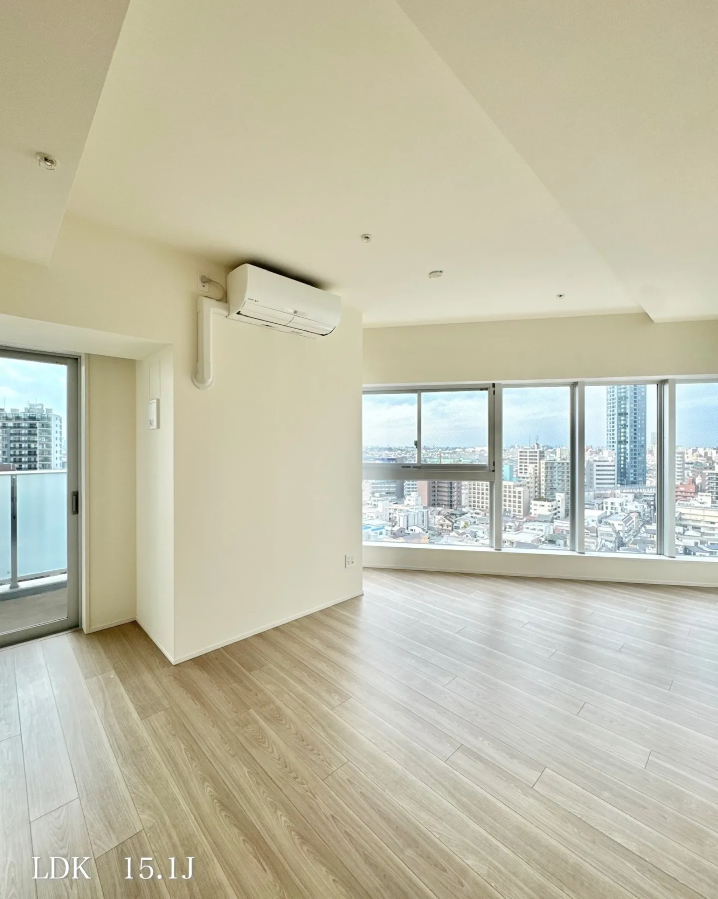 東京メトロ有楽町線要町駅から徒歩3分の距離にあり、駅からきわ...