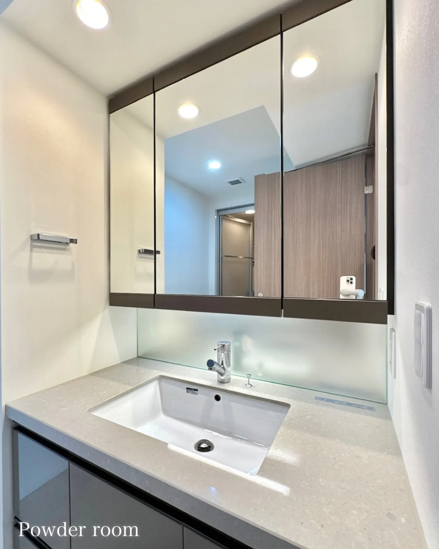 東京メトロ有楽町線要町駅から徒歩3分の距離にあり、駅からきわ...