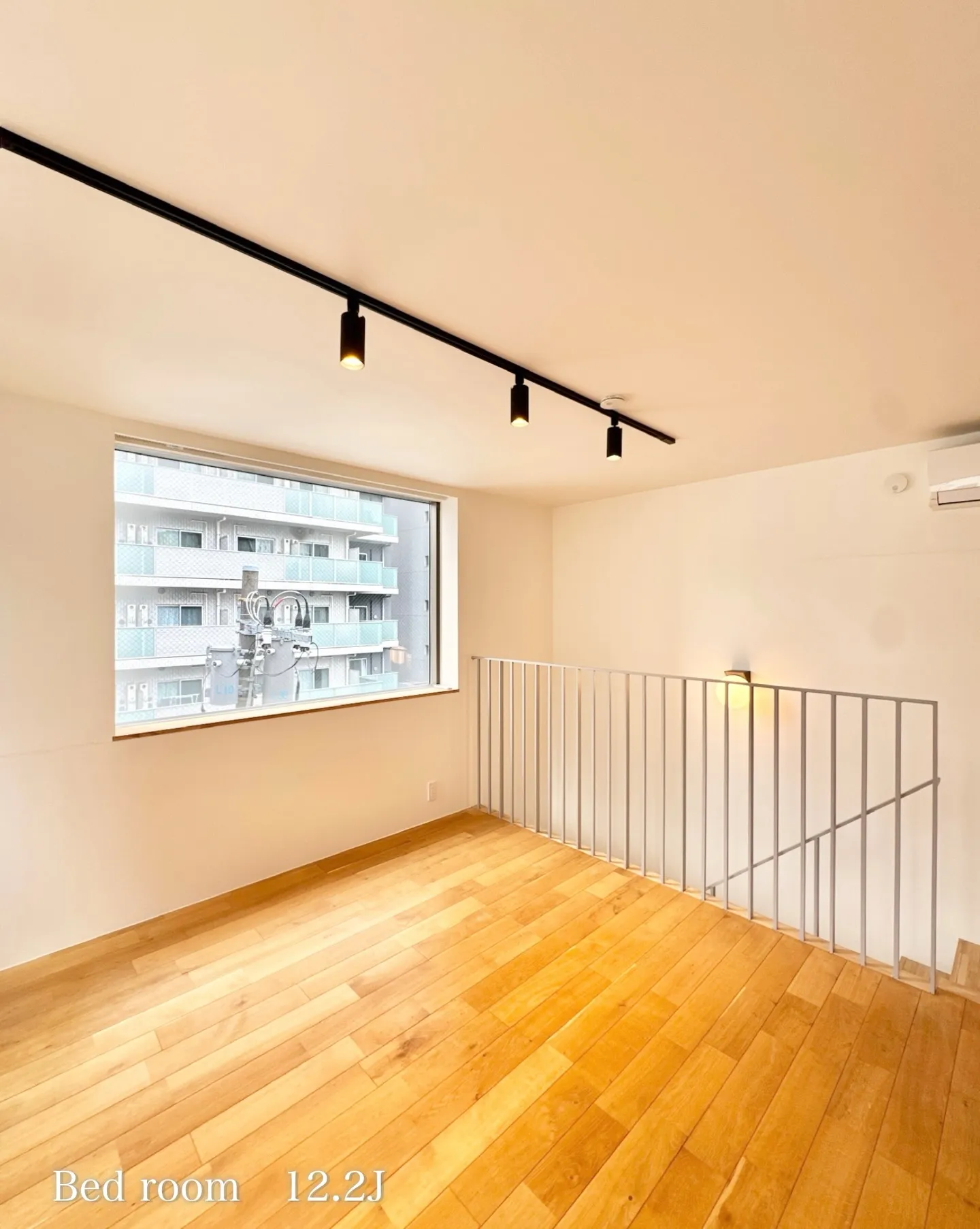 港区芝に建つ賃貸マンション。