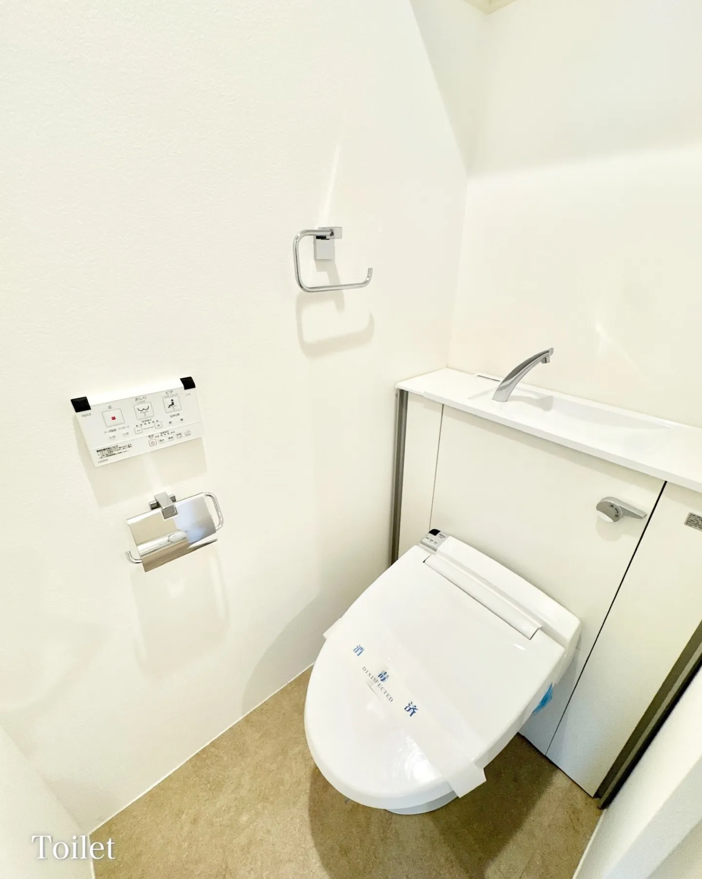 港区芝に建つ賃貸マンション。