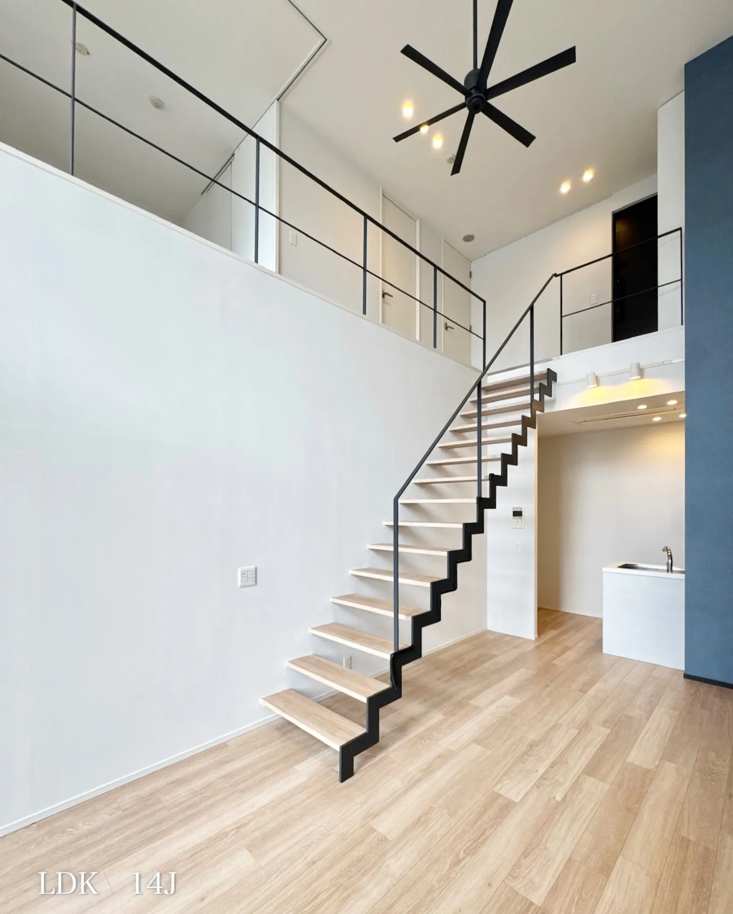 ゆりかもめ「日の出」駅から徒歩4分場所に、地上12階建・総住...