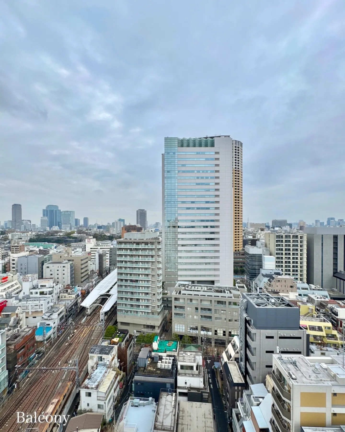 周辺には目黒銀座商店街が年齢問わず人気のお店がいくつも立ち並...