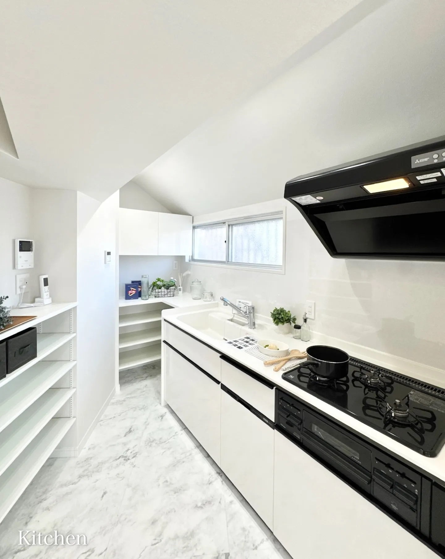 渋谷駅徒歩8分、明治通り沿いのヴィンテージマンションです。