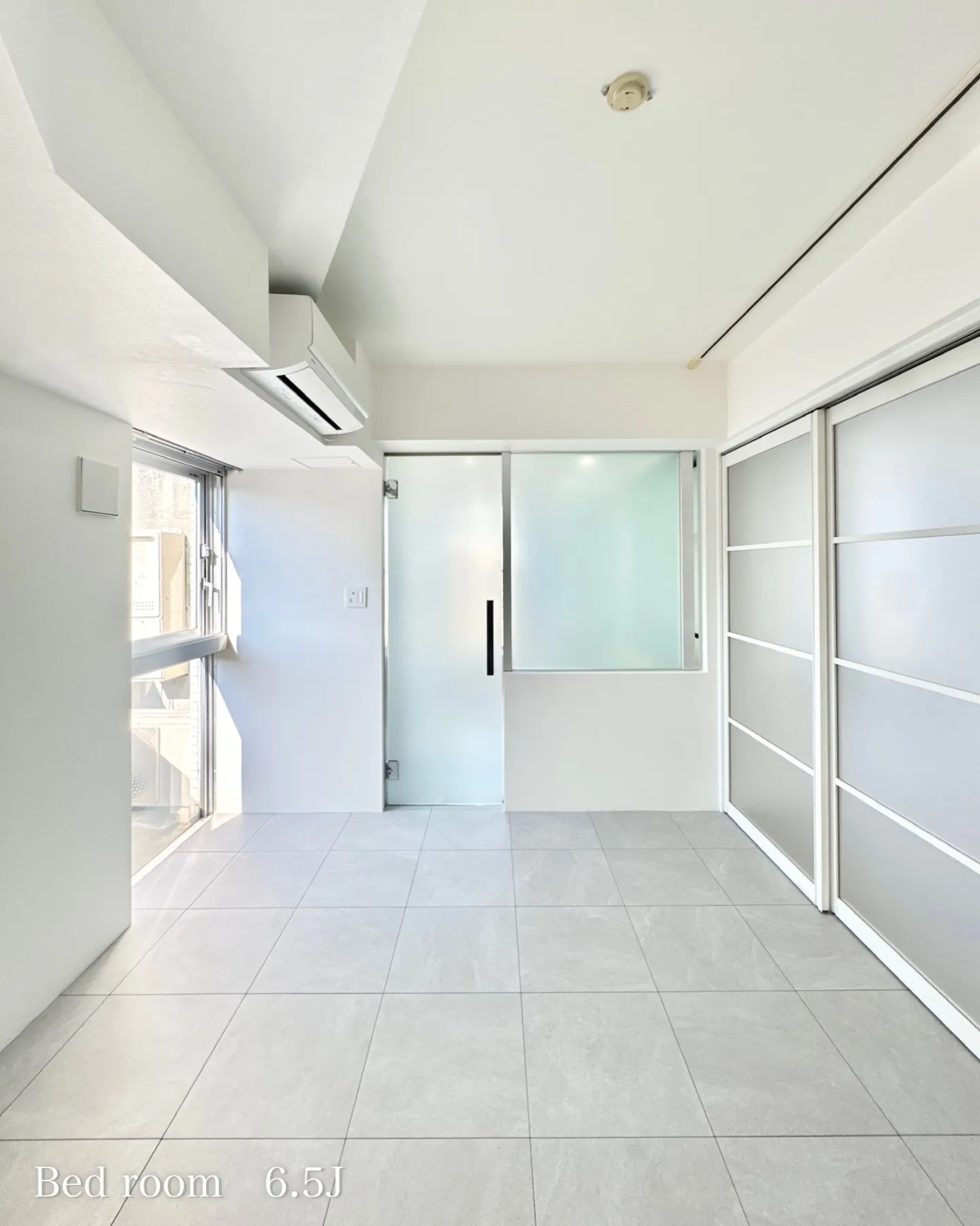 街の喧噪から程よく距離を置いた住宅地に誕生した、高級賃貸マン...