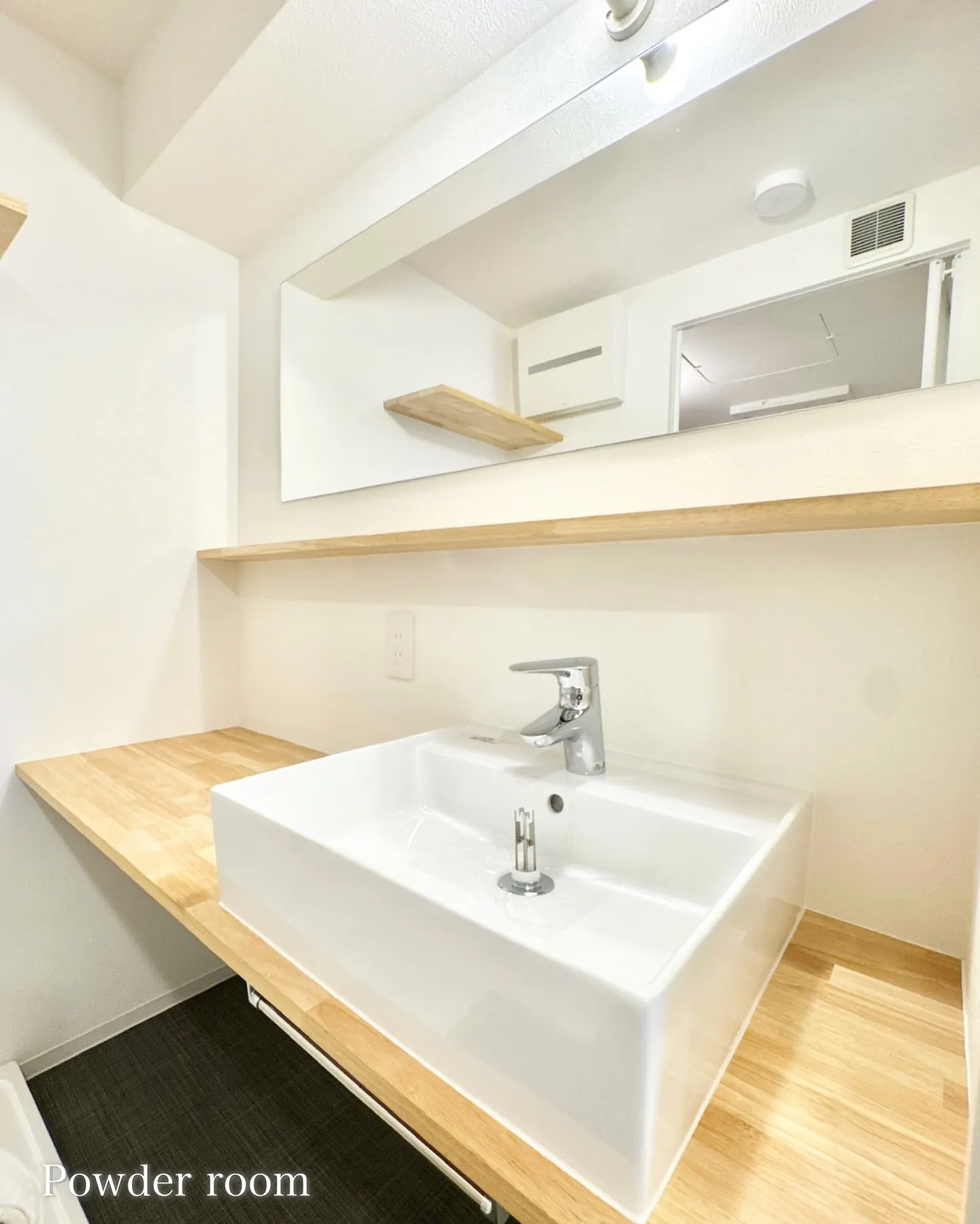 世田谷区上馬1丁目の静穏な住宅街に佇む物件です。