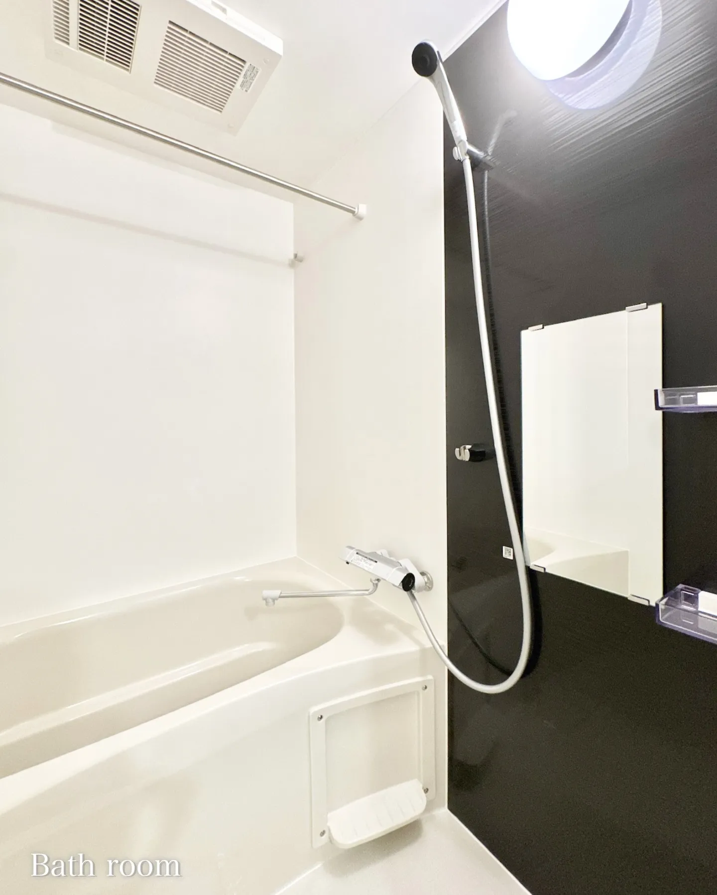 世田谷区上馬1丁目の静穏な住宅街に佇む物件です。