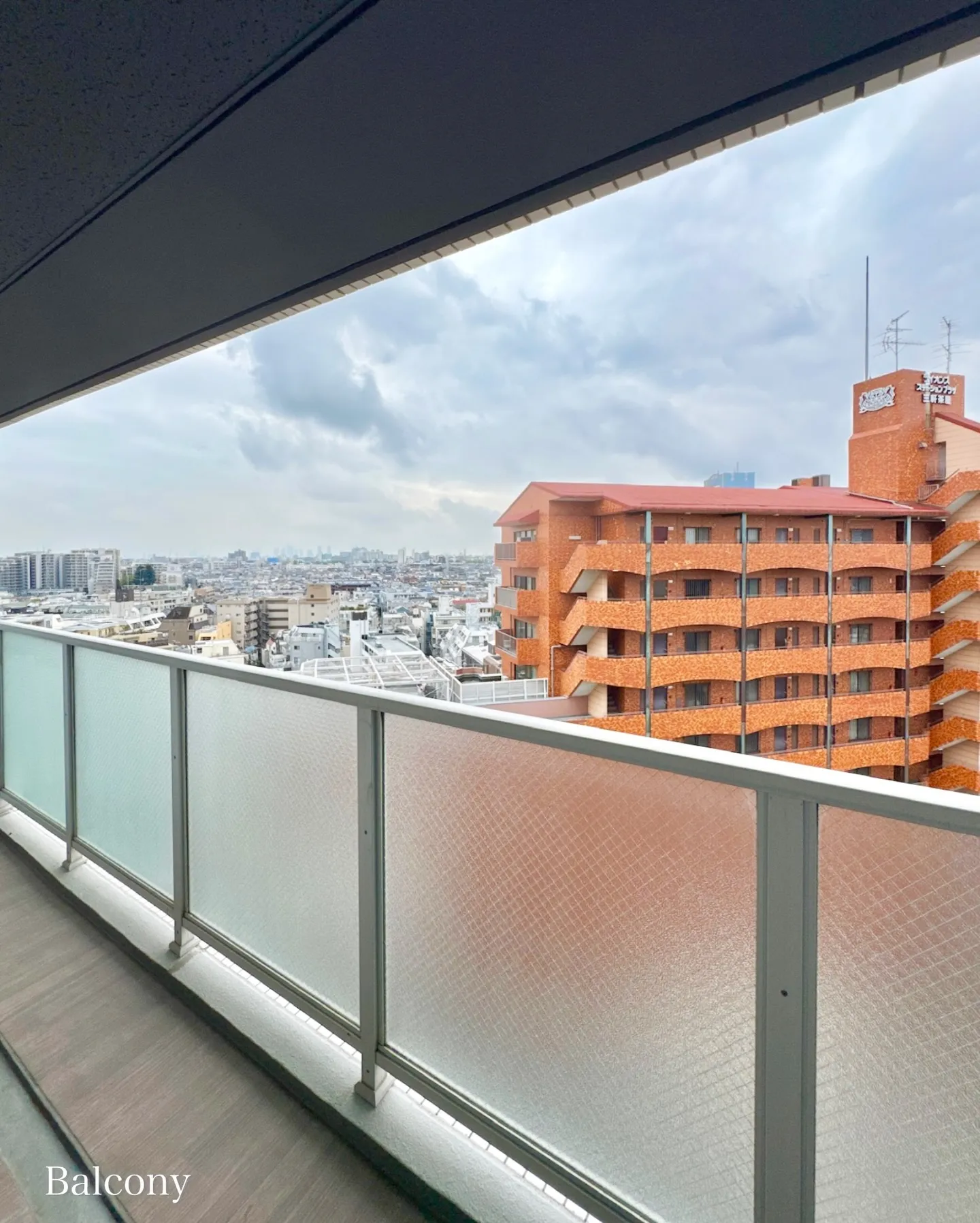 三軒茶屋エリアに建つ高級賃貸マンション。