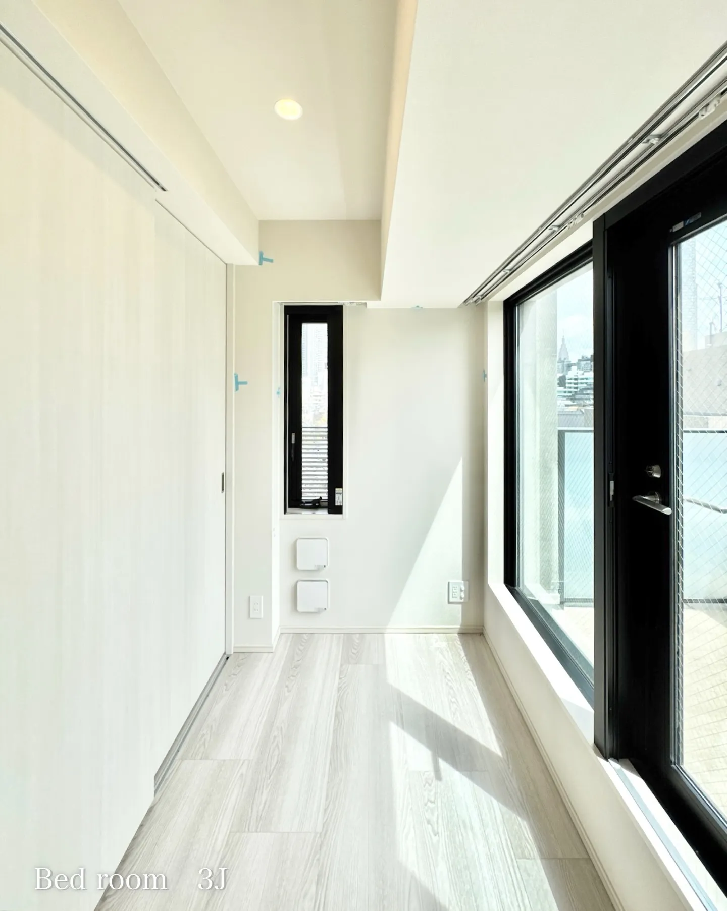 本物件から最寄り駅の「西新宿五丁目駅」までは徒歩5分。