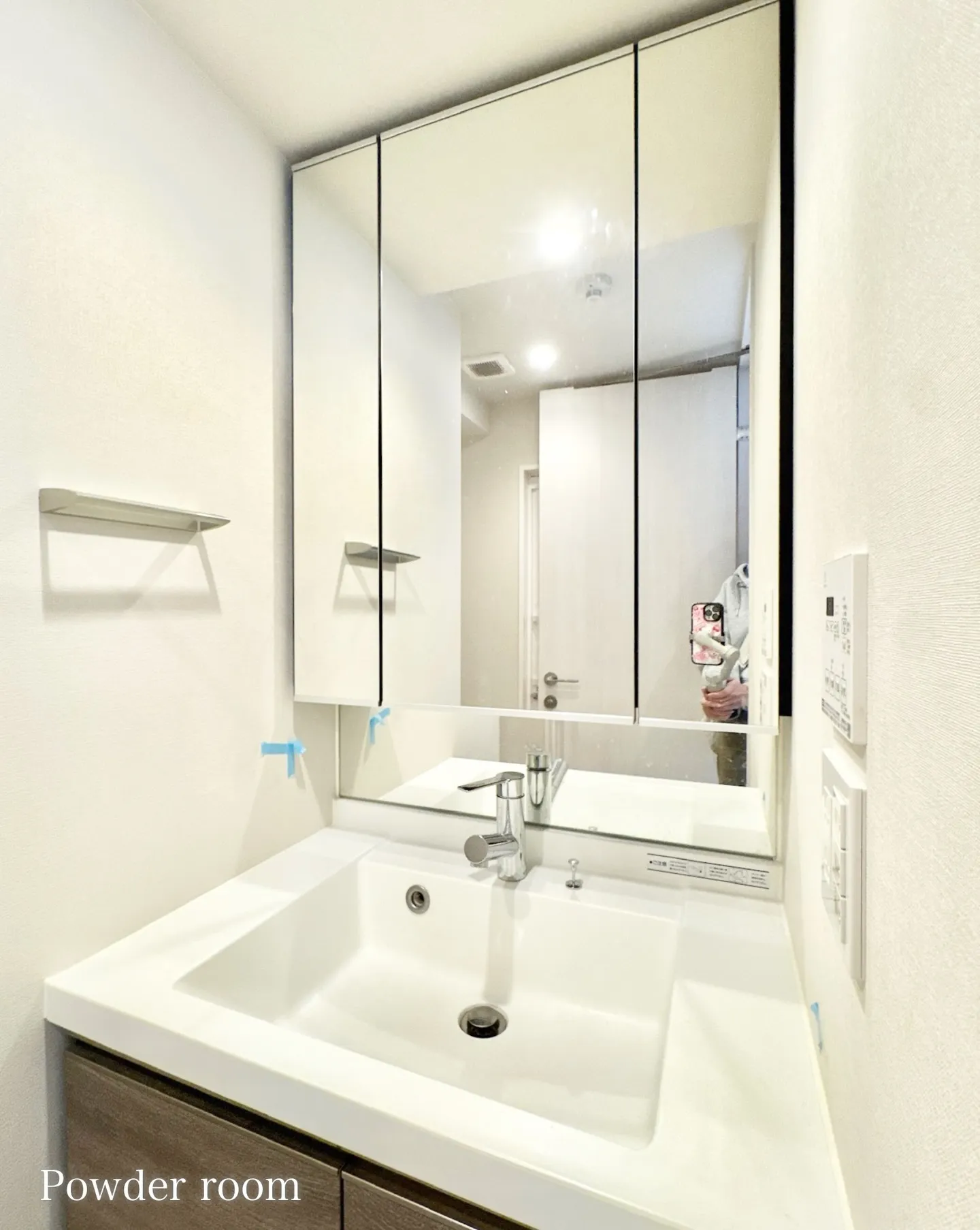 本物件から最寄り駅の「西新宿五丁目駅」までは徒歩5分。