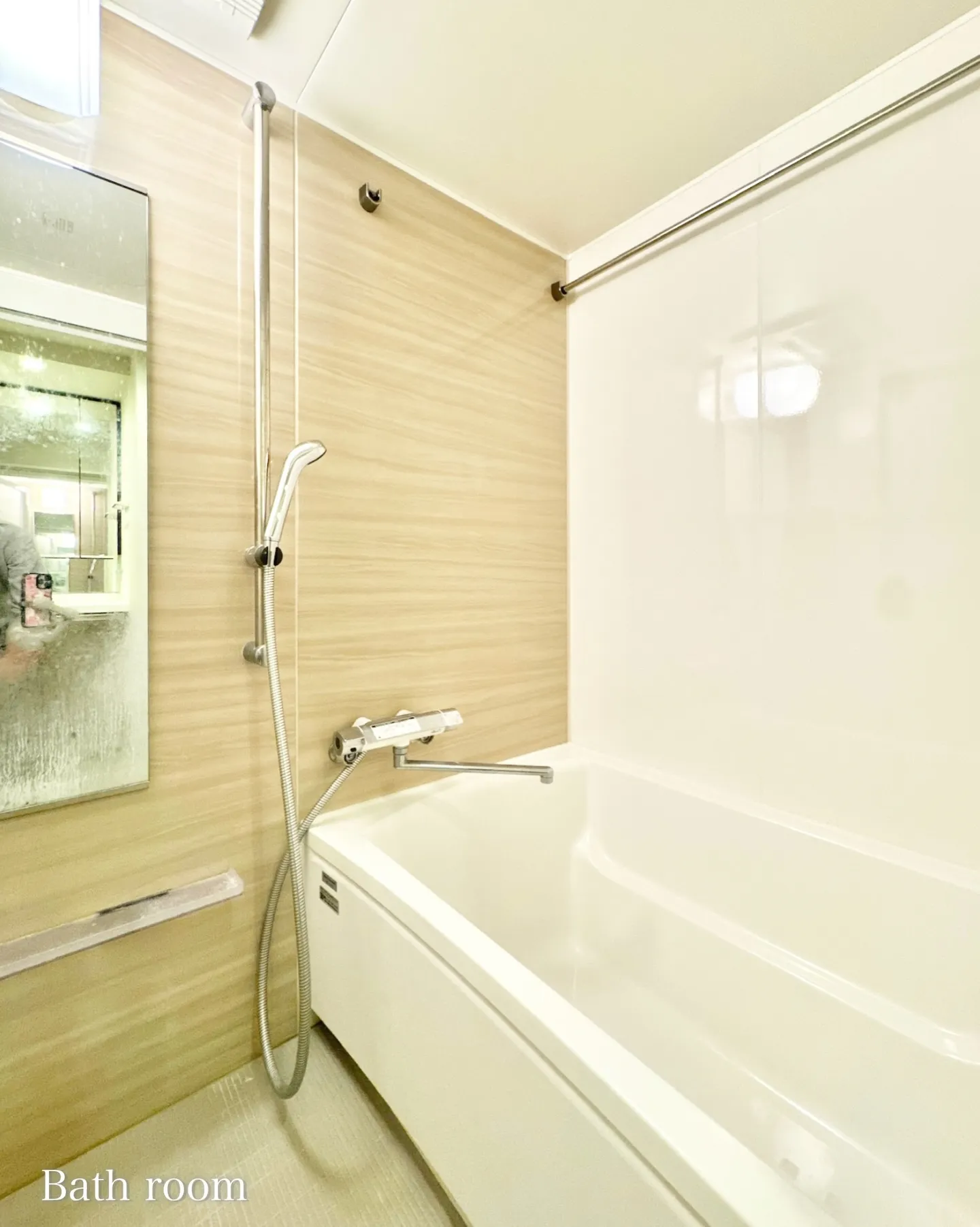 本物件から最寄り駅の「西新宿五丁目駅」までは徒歩5分。