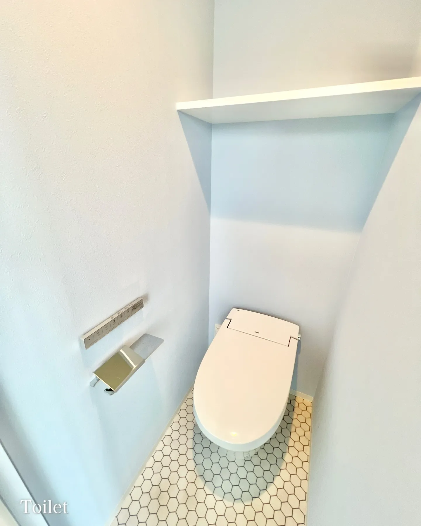 この建物の設計は、周囲の環境に対する配慮が重要なポイントとな...