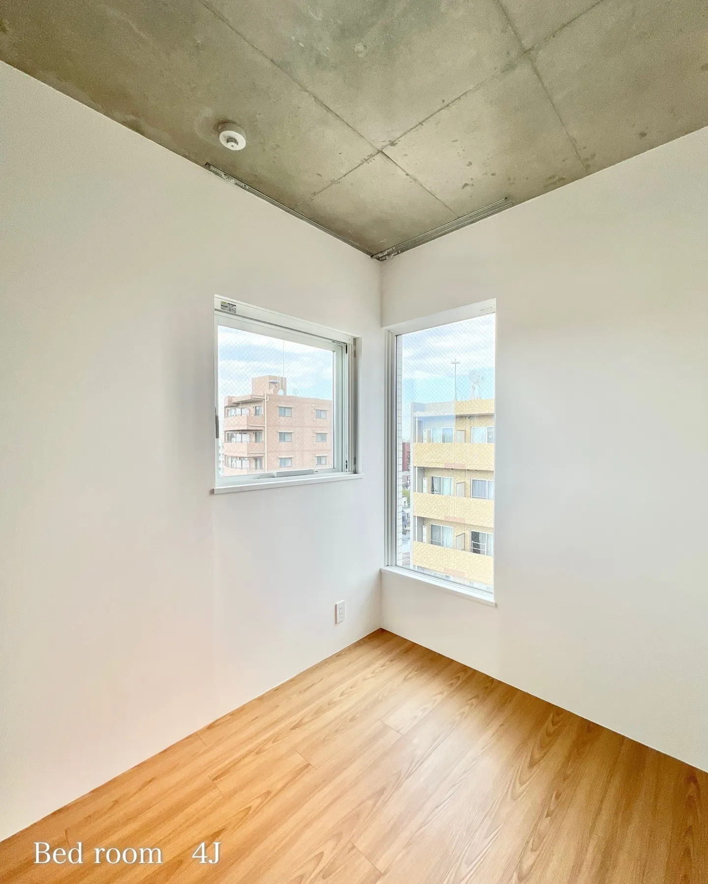 この建物の設計は、周囲の環境に対する配慮が重要なポイントとな...