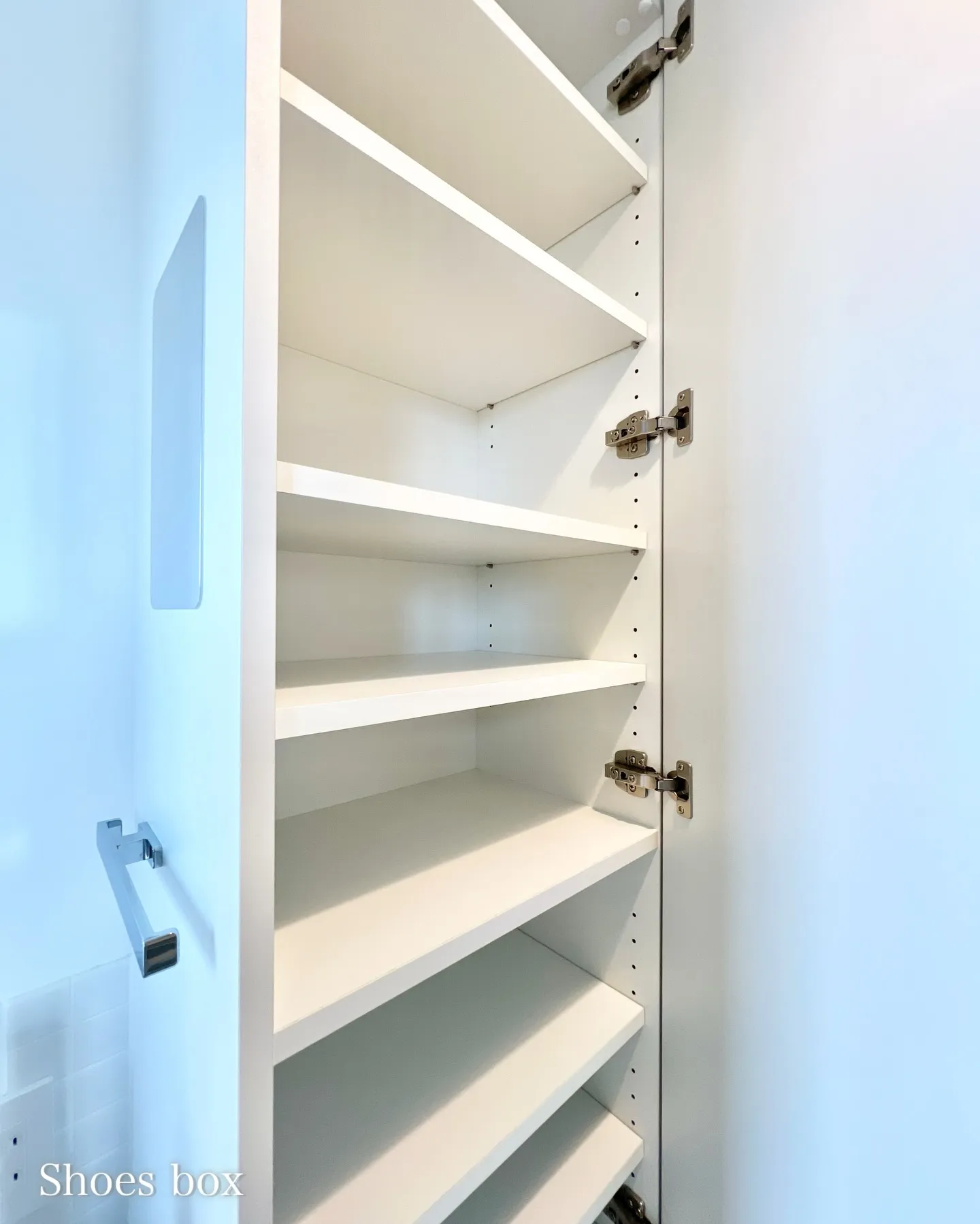 この建物の設計は、周囲の環境に対する配慮が重要なポイントとな...