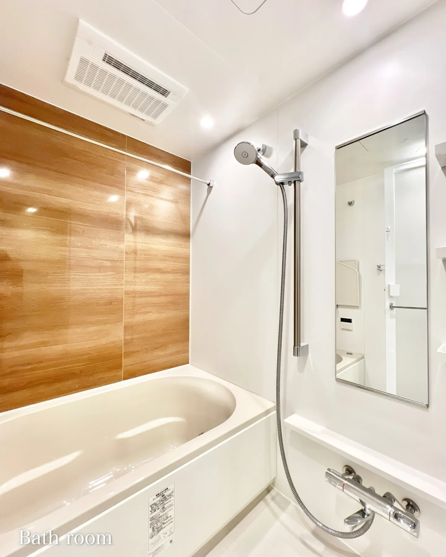 この建物の設計は、周囲の環境に対する配慮が重要なポイントとな...