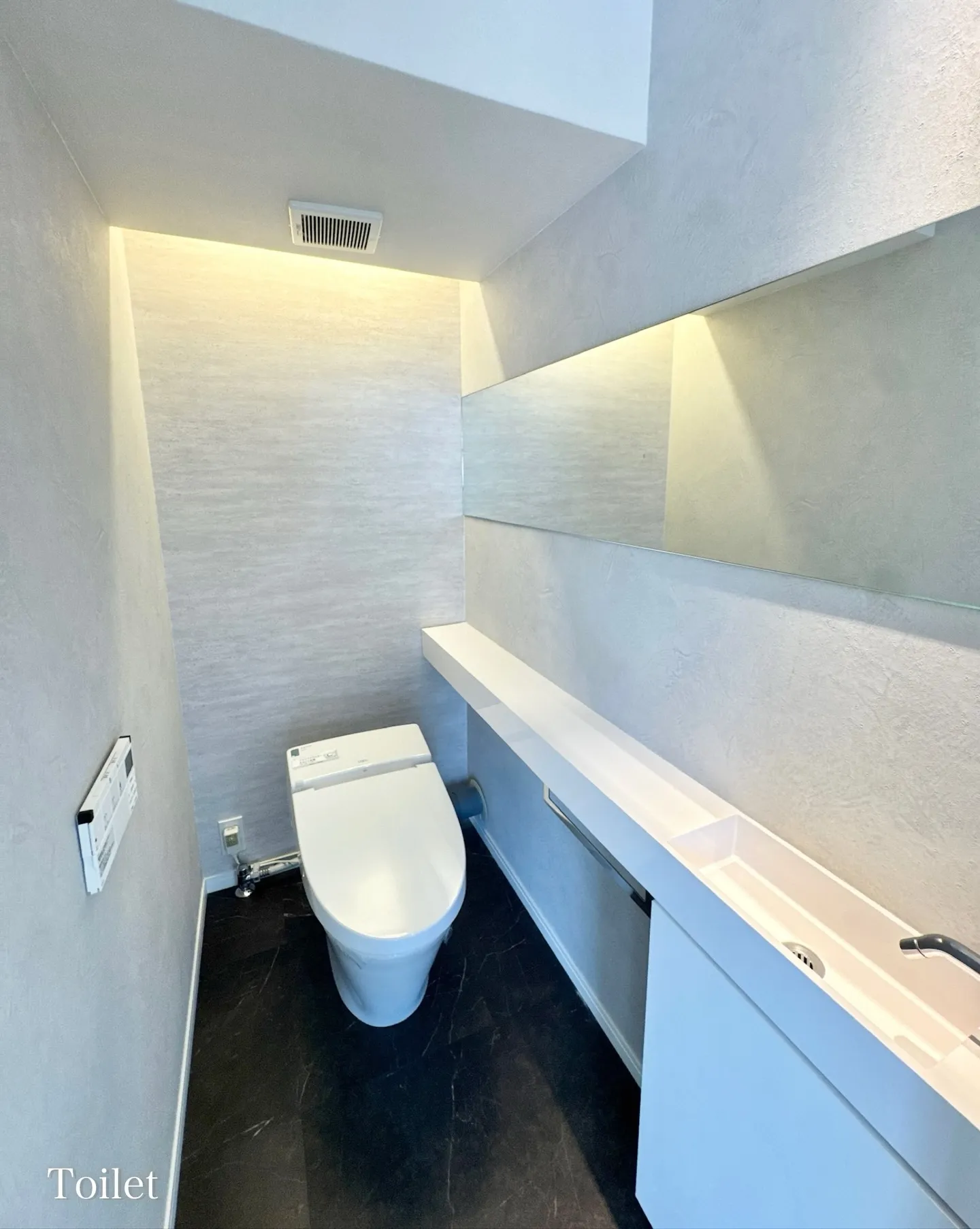 こちらの物件は、東京地下鉄千代田線「乃木坂」駅徒歩5分の好立...