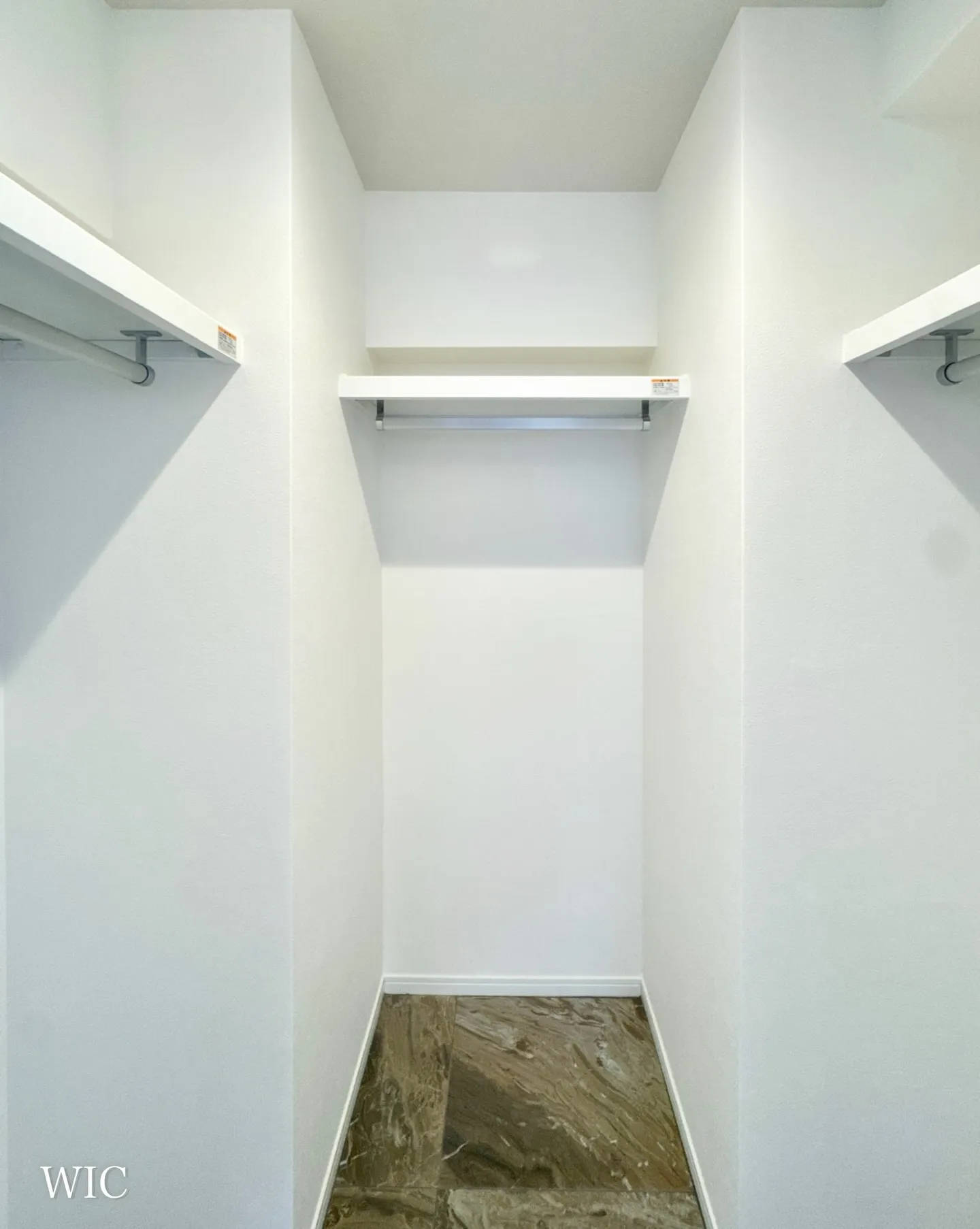 こちらの物件は、東京地下鉄千代田線「乃木坂」駅徒歩5分の好立...