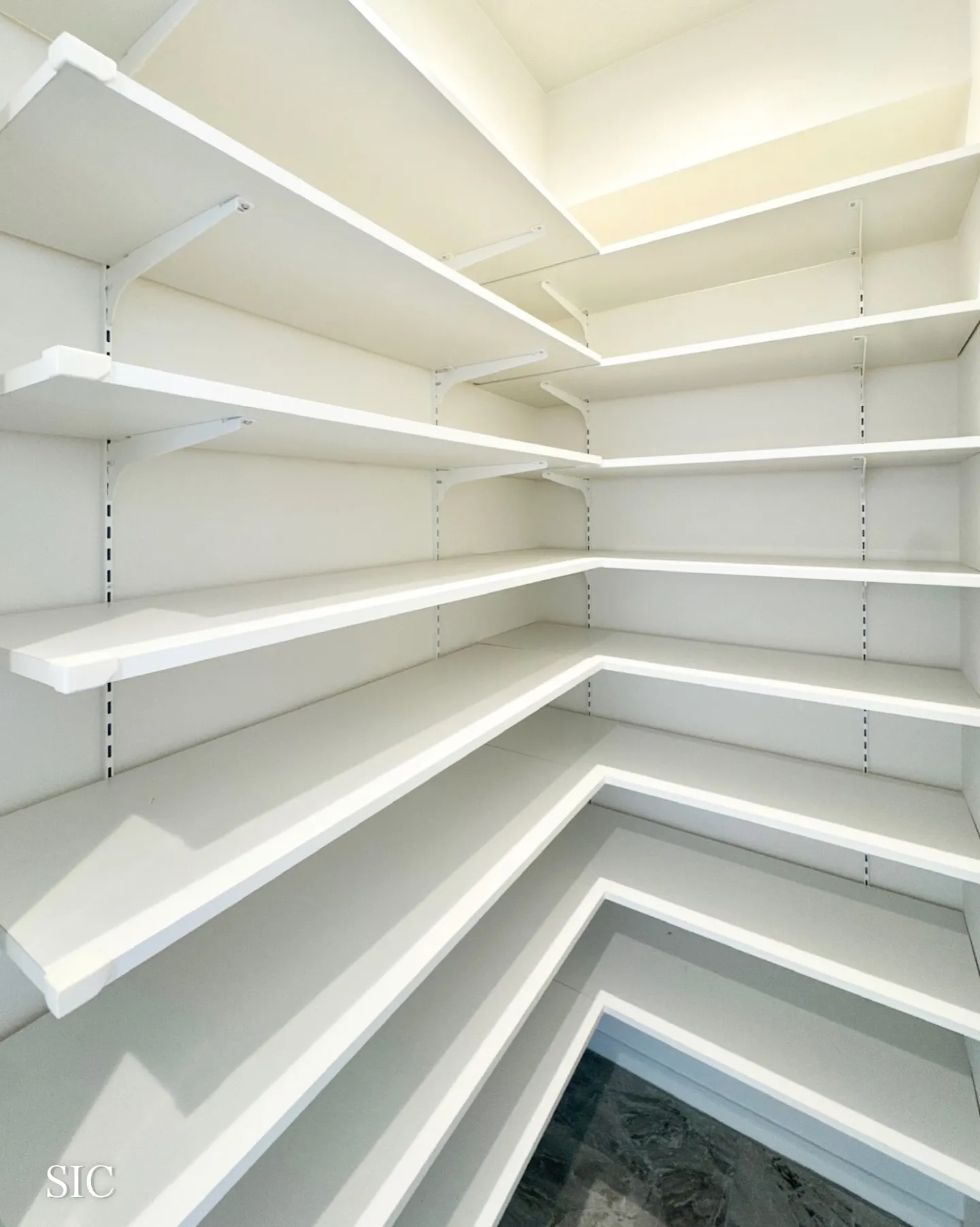 こちらの物件は、東京地下鉄千代田線「乃木坂」駅徒歩5分の好立...