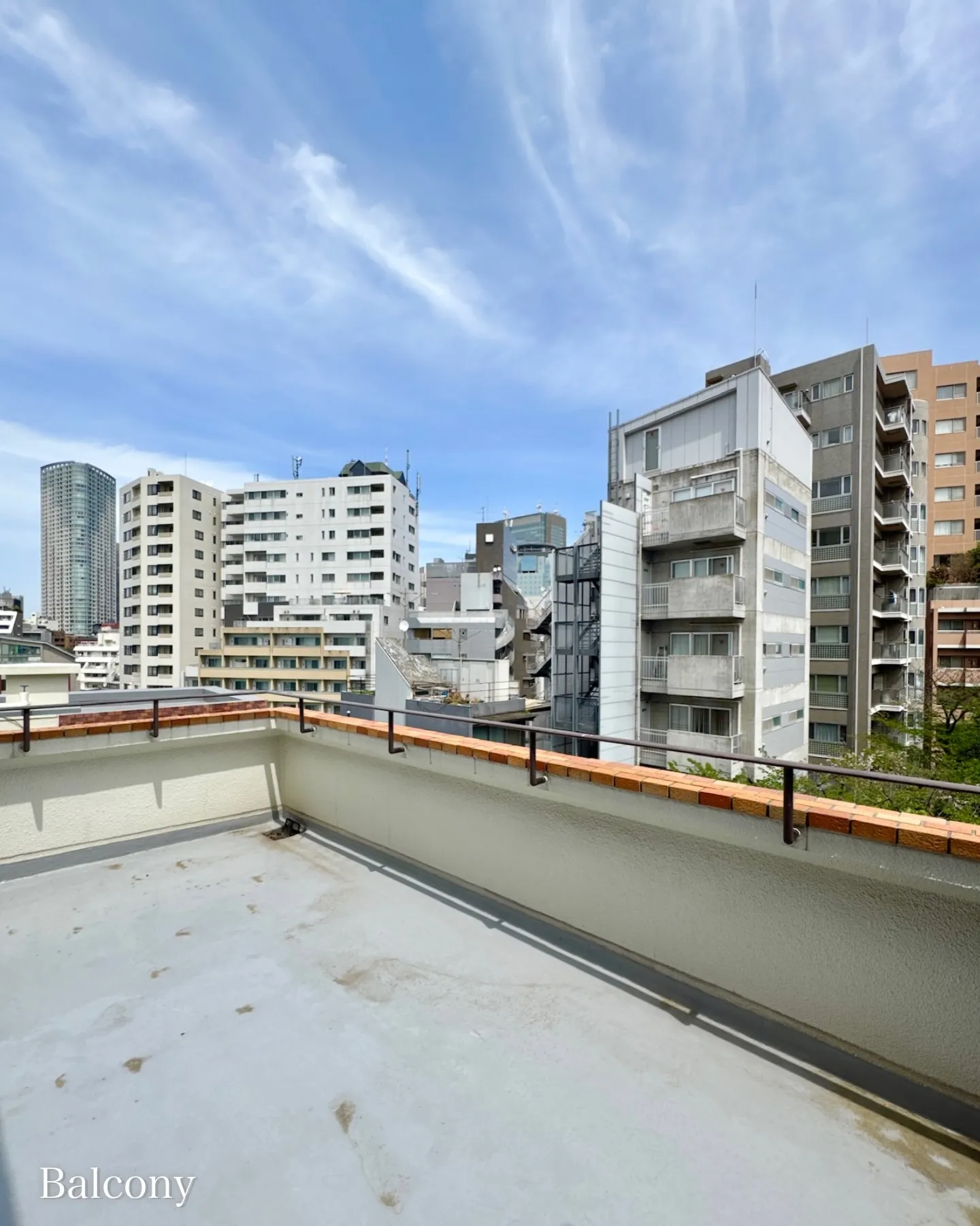 こちらの物件は、東京地下鉄千代田線「乃木坂」駅徒歩5分の好立...