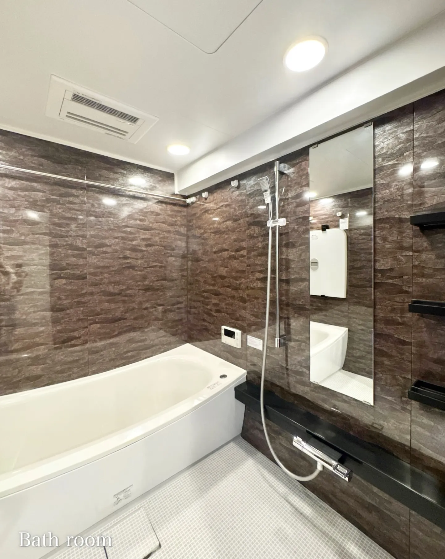 こちらの物件は、東京地下鉄千代田線「乃木坂」駅徒歩5分の好立...