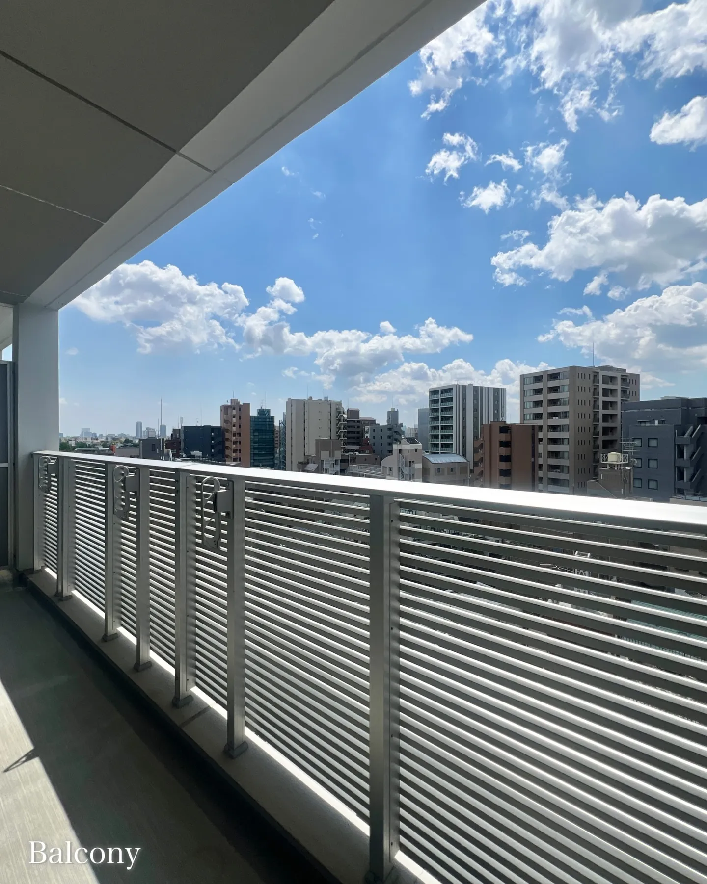 豊島区駒込1丁目に建つデザイナーズマンション。