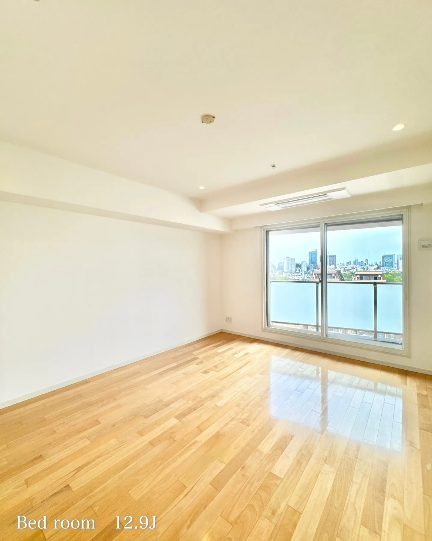 港区西麻布4丁目の六本木通り沿いに建つ高級賃貸マンションです...