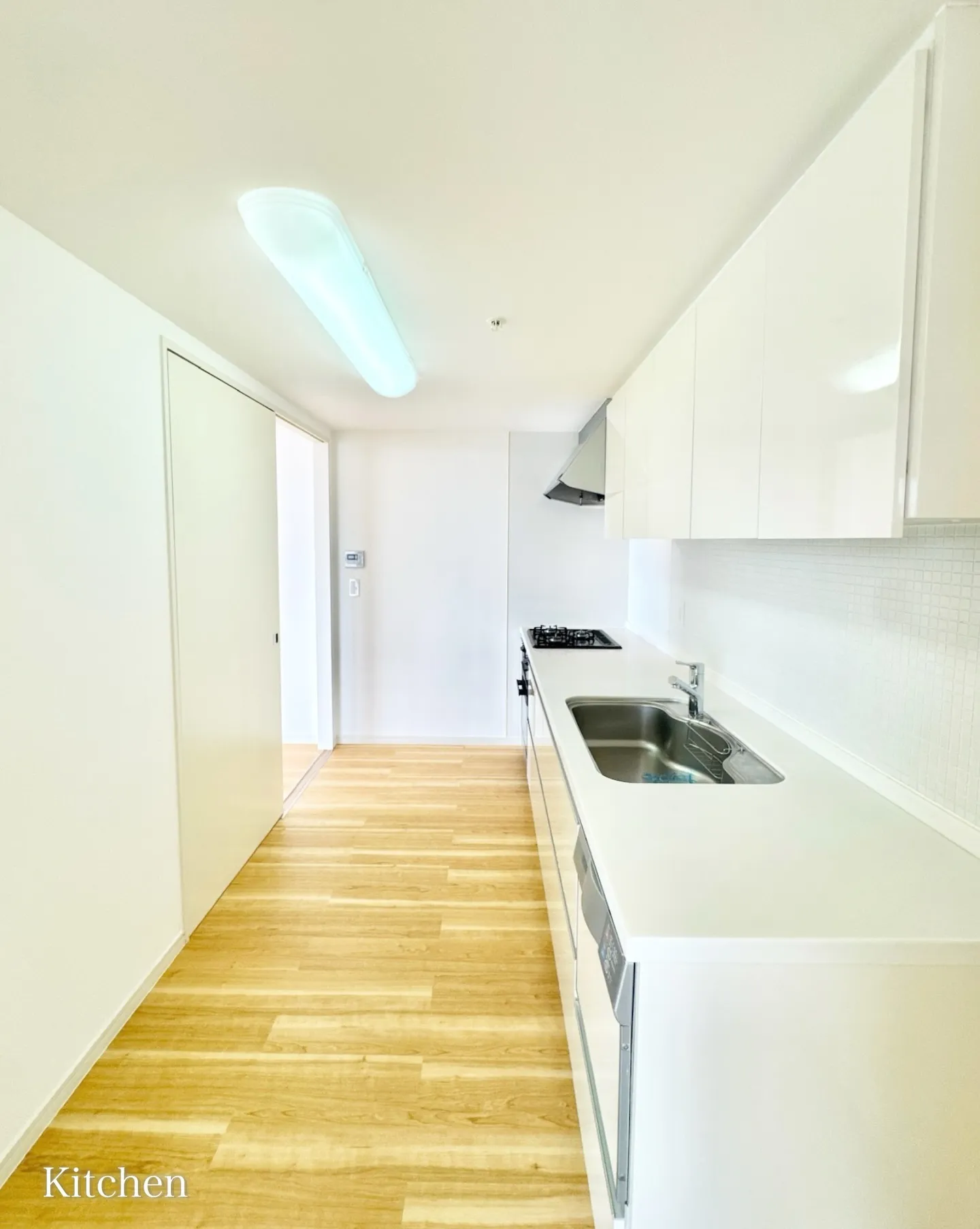 港区西麻布4丁目の六本木通り沿いに建つ高級賃貸マンションです...