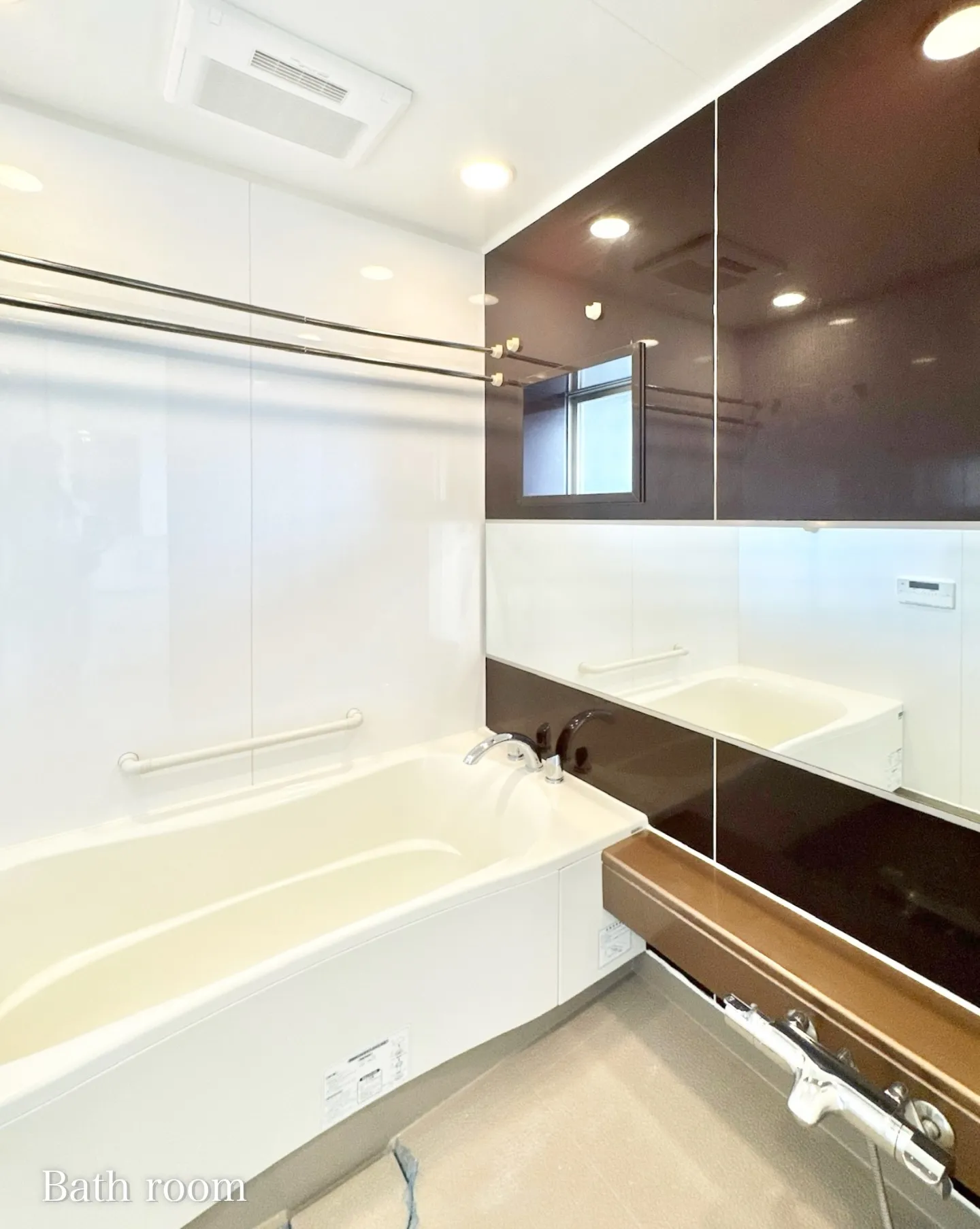 港区西麻布4丁目の六本木通り沿いに建つ高級賃貸マンションです...