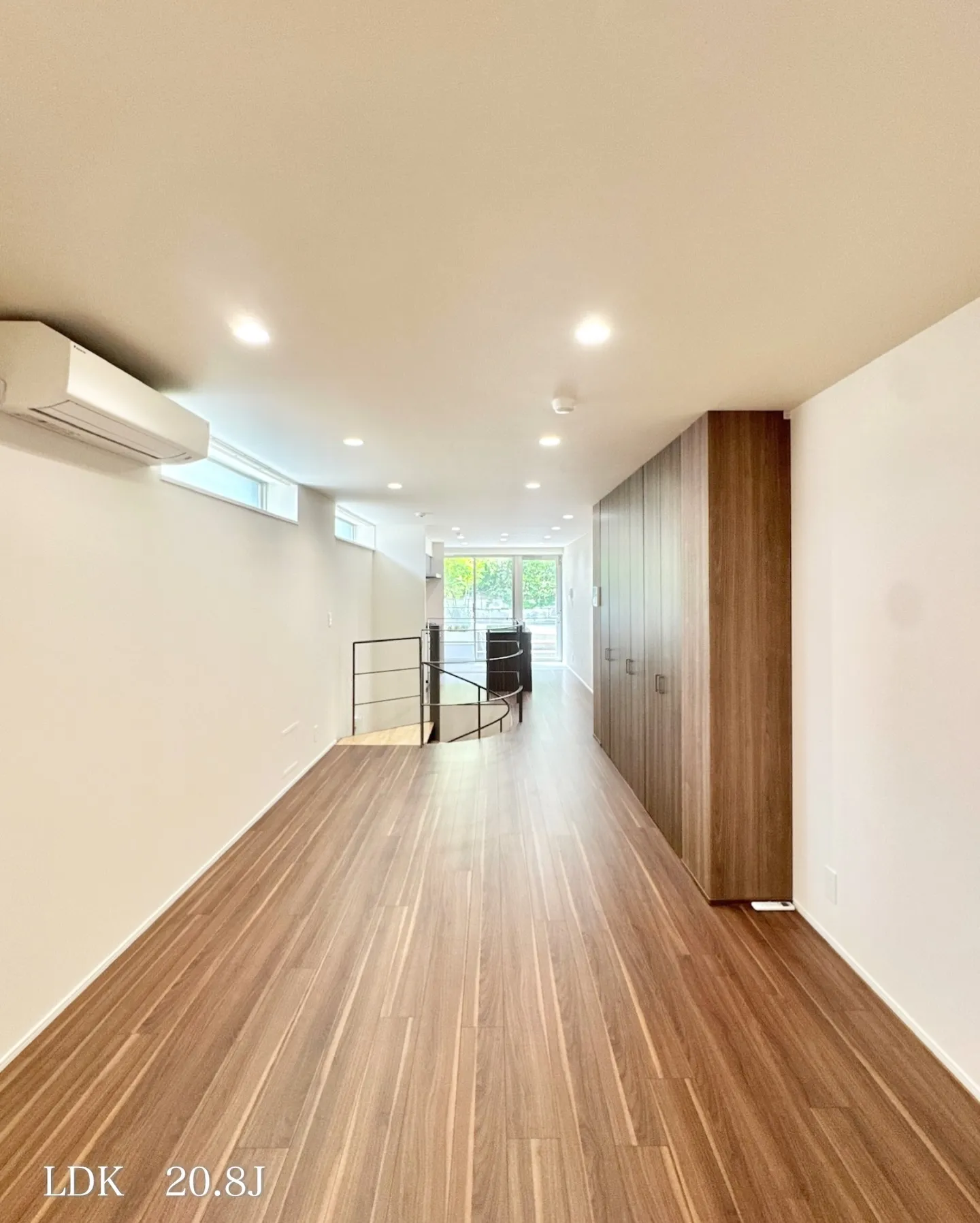 東京メトロ銀座線・千代田線・半蔵門線「表参道駅」徒歩8分、東...